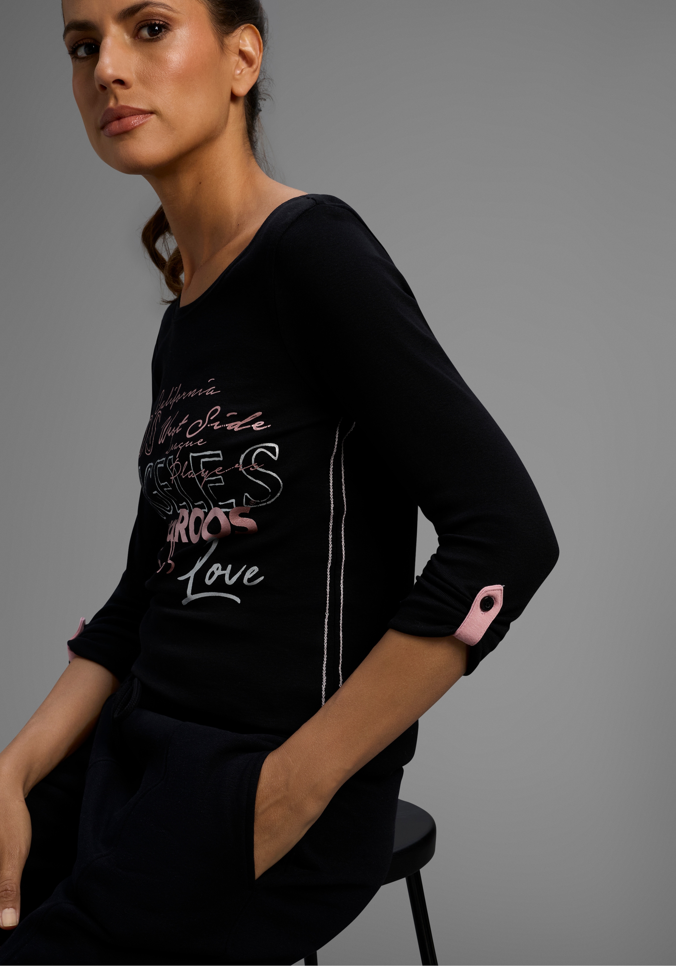 KangaROOS Langarmshirt, sehr figurbetonte Passform, aus dehnbarer Rippware
