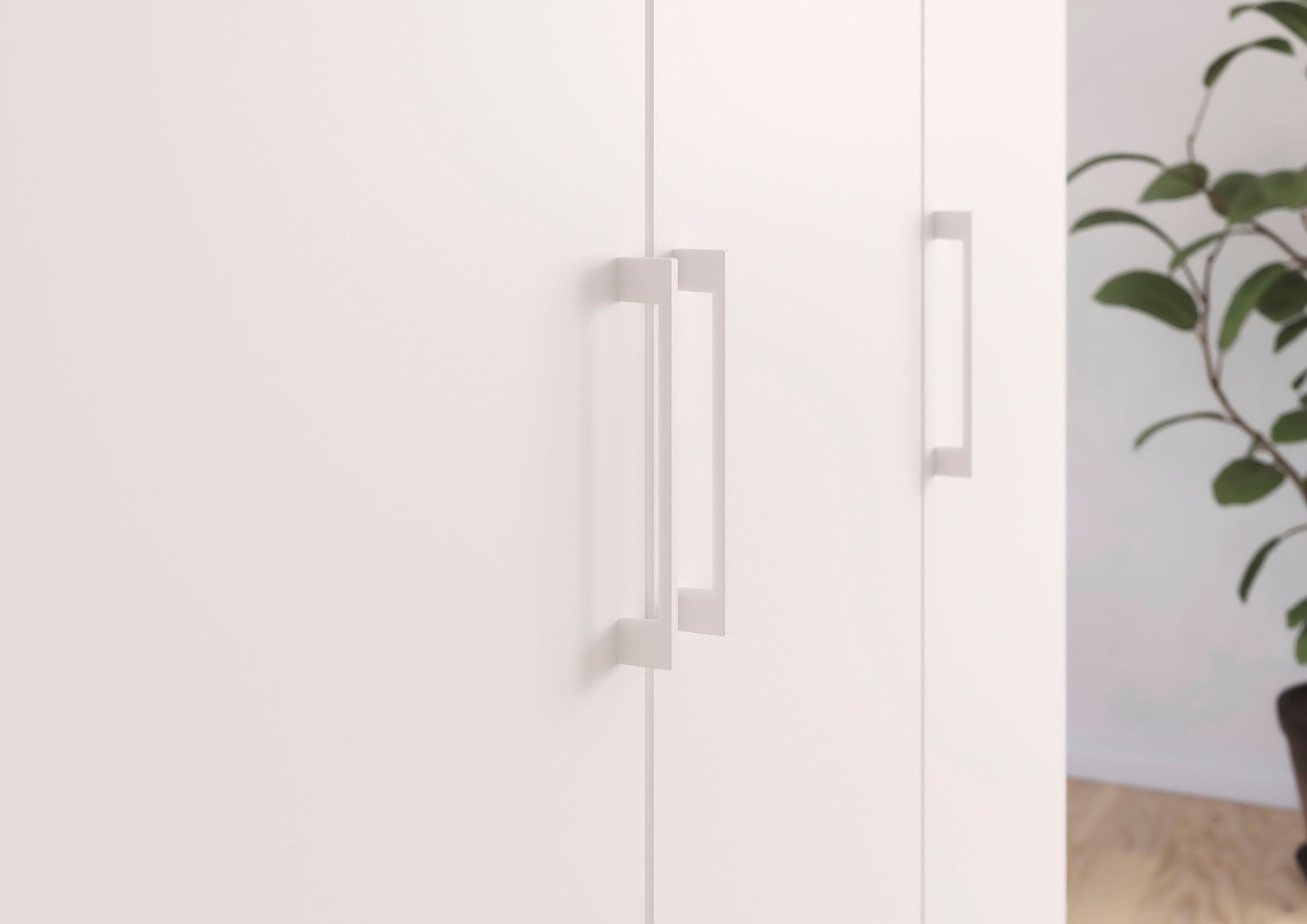 rauch Drehtürenschrank »Kleiderschrank Garderobe GAMMA Breiten 91/136/181/226/271/315/360 cm« in 3 Ausstattungen BASIC/CLASSIC/PREMIUM (inkl. SOFT-CLOSE-Funktion),  mit Schubladen, verschiedene Griff-Varianten TOPSELLER MADE IN GERMANY