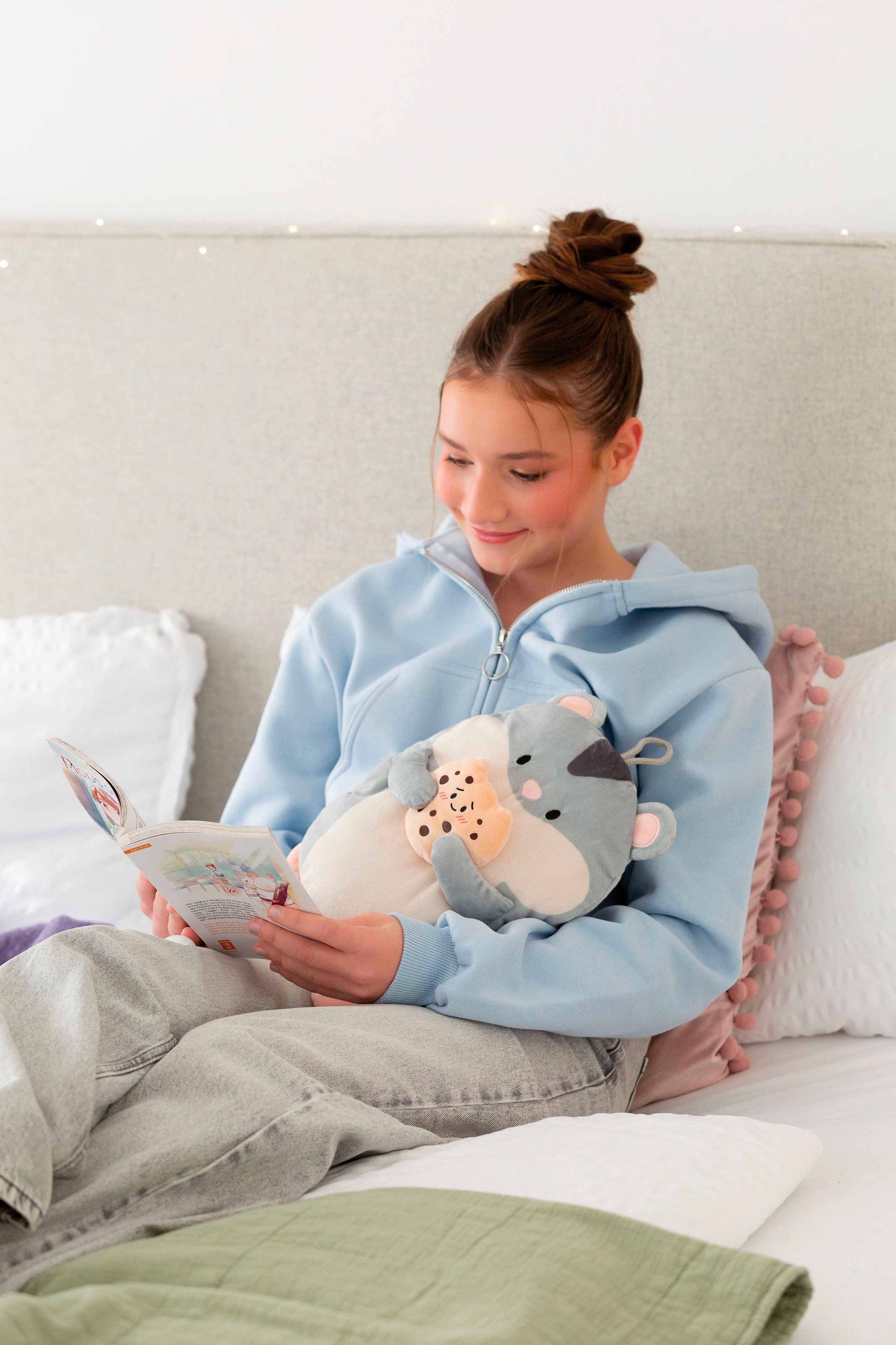 Nici Wärmflasche »mymochi Hamster Shai mit Cookie, 300 ml, 30 cm«, 2in1 - Kuscheltier & Wärmflasche in einem; enthält recyceltes Material