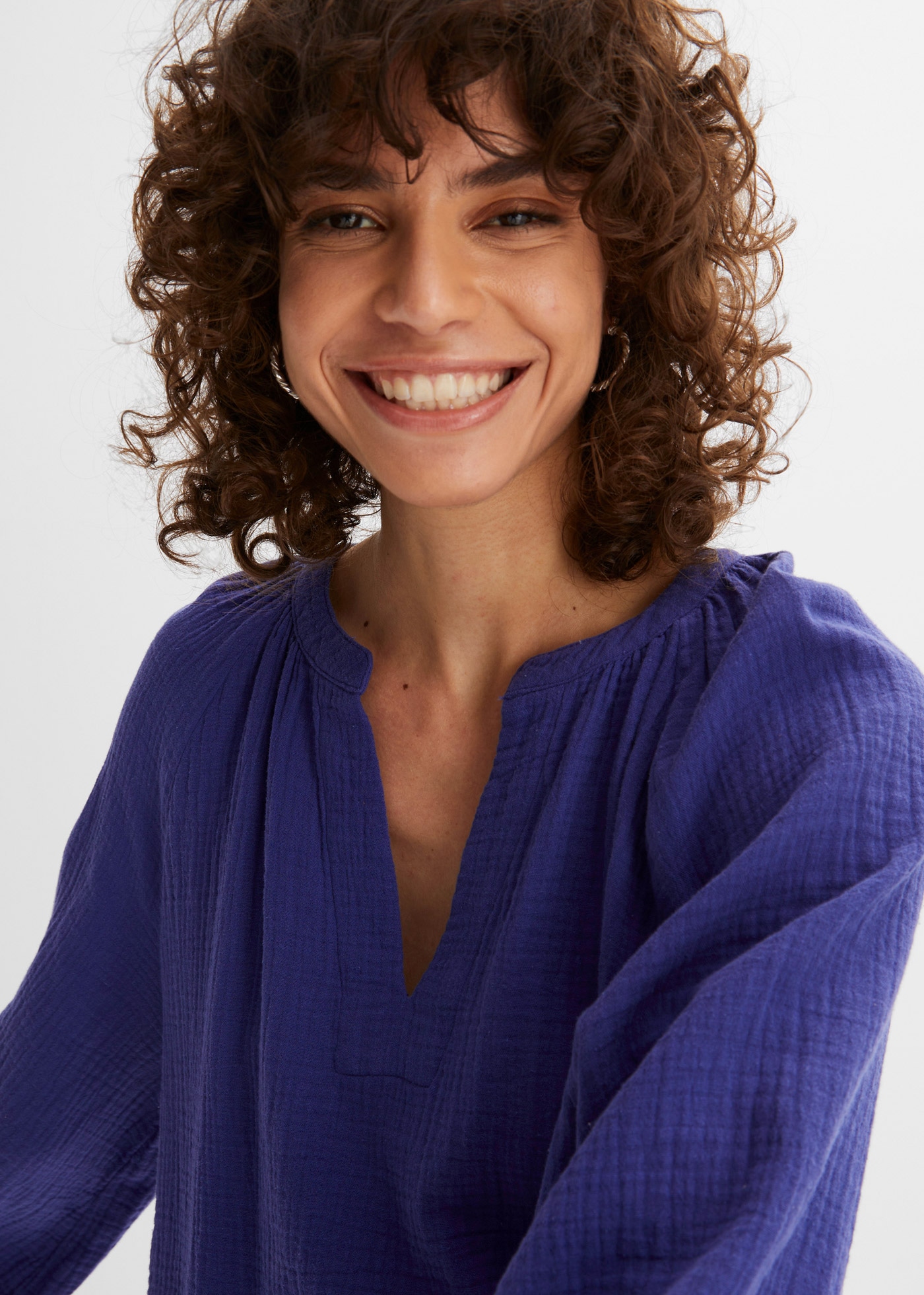 bonprix Shirtbluse »Oversize-Bluse aus Musselin« Oversize-Passform, mit V-Ausschnitt, aus Baumwolle, 3/4-Ärmeln