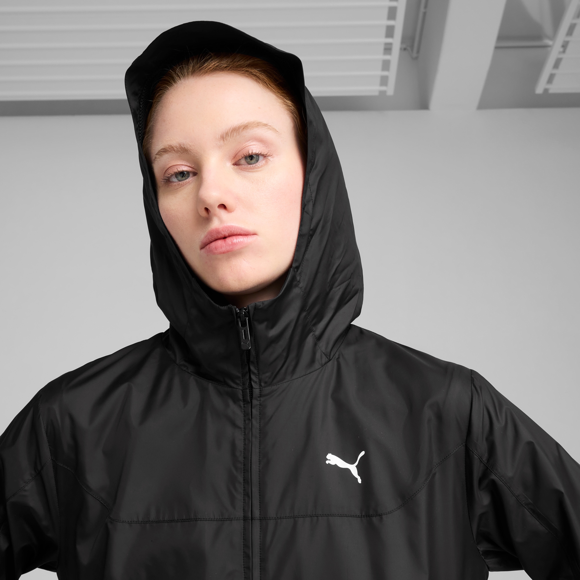PUMA Windbreaker »ESS REGULAR WINDBREAKER« mit Kapuze mit Kapuze, wasserabweisend, mit elastischen Bündchen und Saum