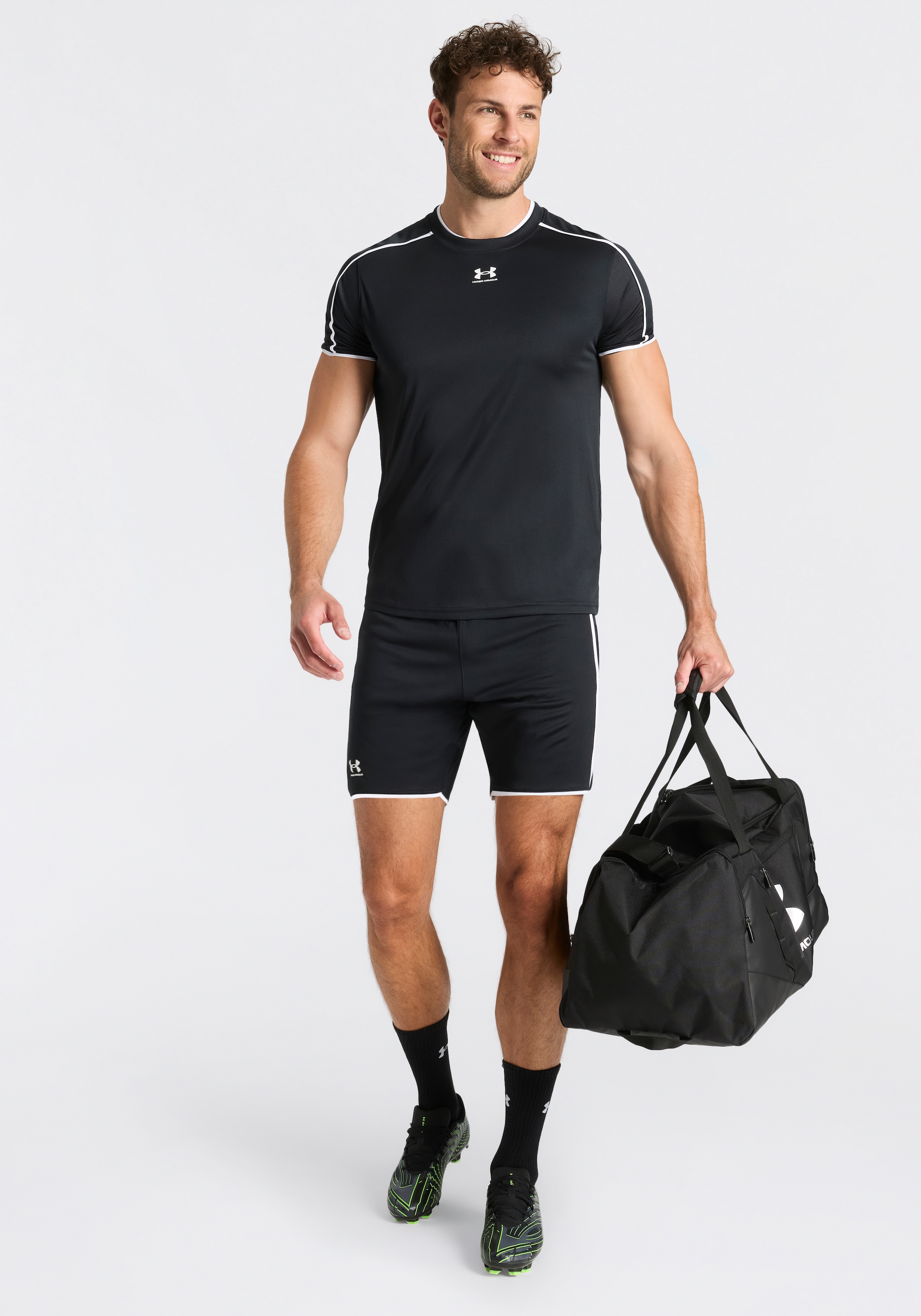 Under Armour® Trainingsshorts »UA M CHALLENGER TRAIN SHORT«  für vielseitige Aktivitäten, leichtes Material, Sportmode-Design