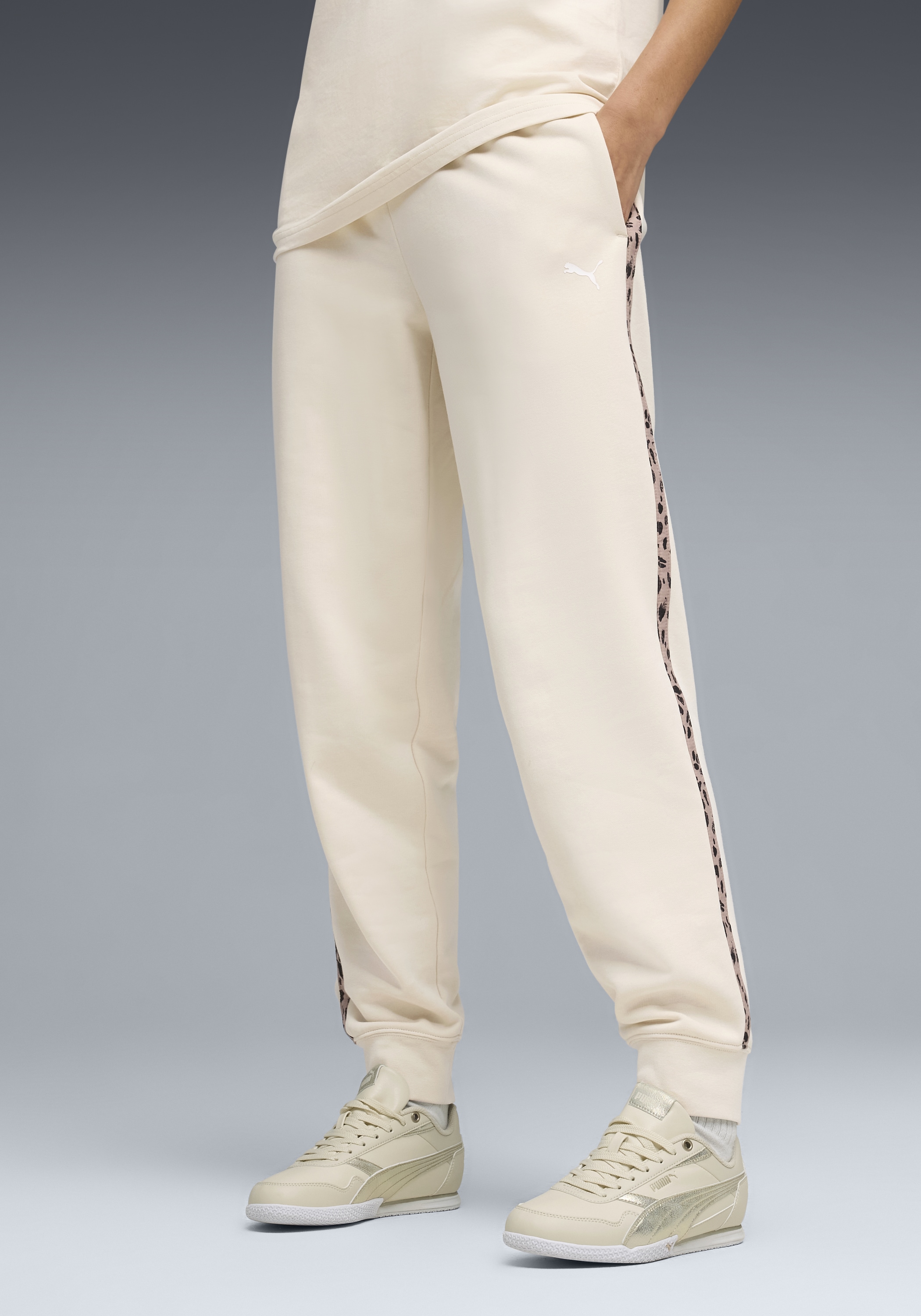 PUMA Trainingshose »ESS  GRAPHIC ANIMAL COMFORT PANTS TR CL«  mit Eingrifftaschen, sportlicher Stil, mit modernem Print