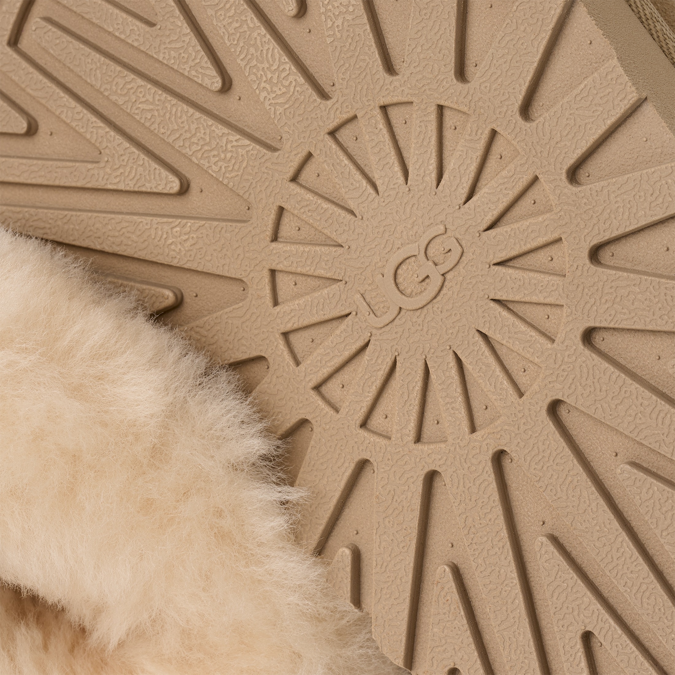 UGG Schlupfboots »TAZZELLE«, Ankleboots, Schlupfboots mit Anziehlasche