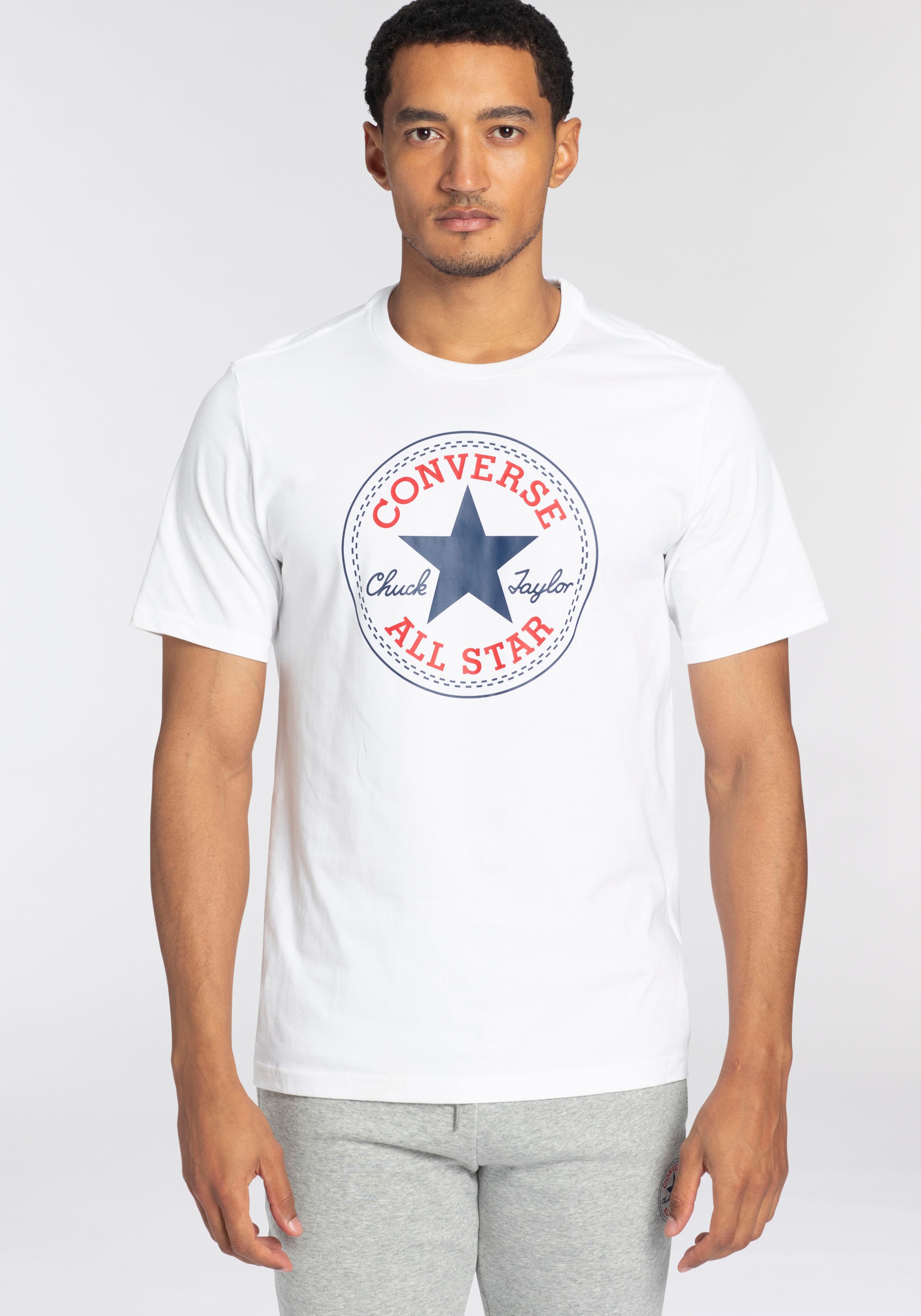 Converse T-Shirt »CONVERSE GO-TO ALL STAR PATCH STANDARD-FIT T-SHIRT« 1 Stk. Unisex
