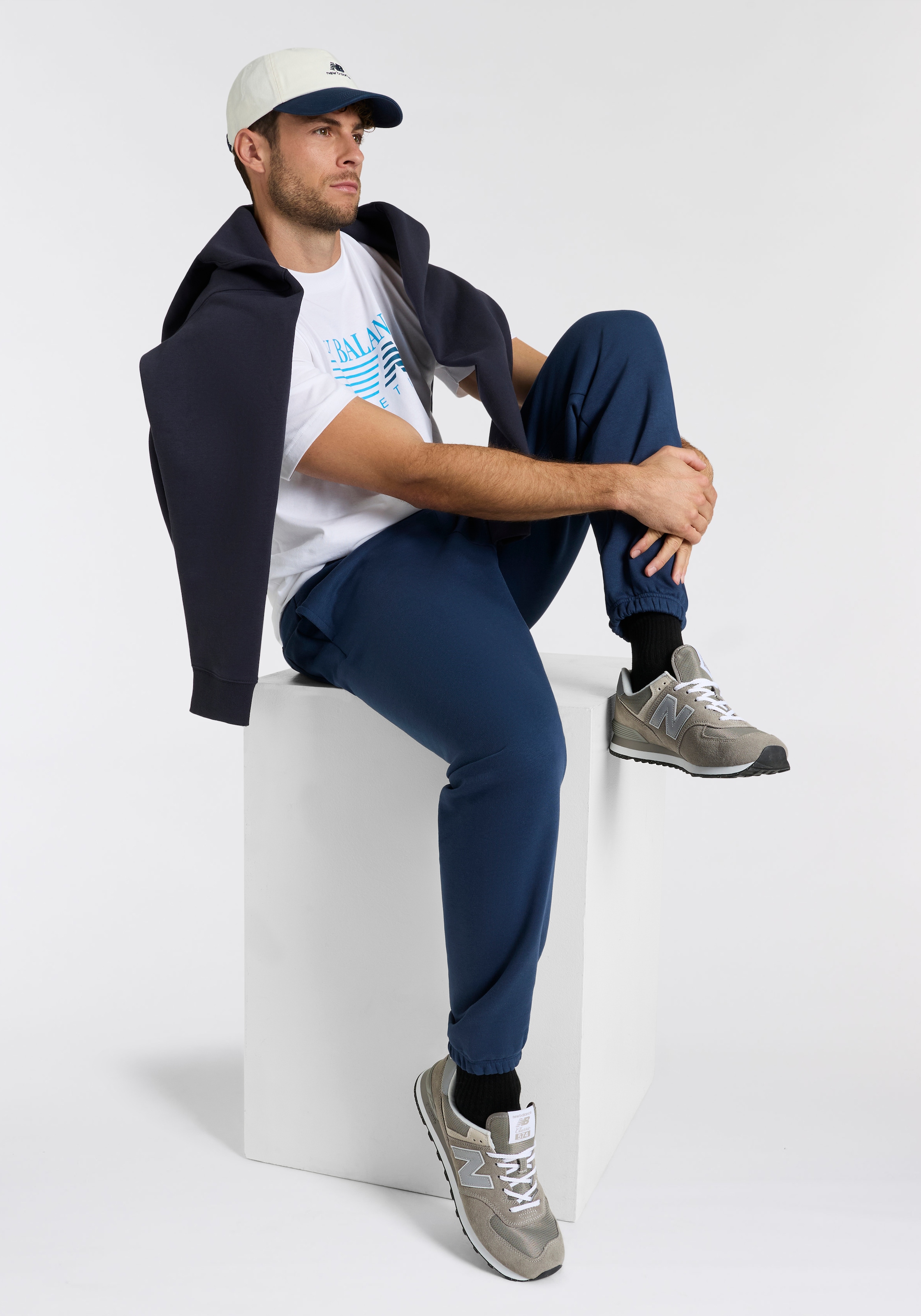 New Balance Kapuzensweatshirt »REIMAGINED FLEECE HOODIE«, sportlicher Look, aus Baumwolle und Polyester, klassischer Schnitt
