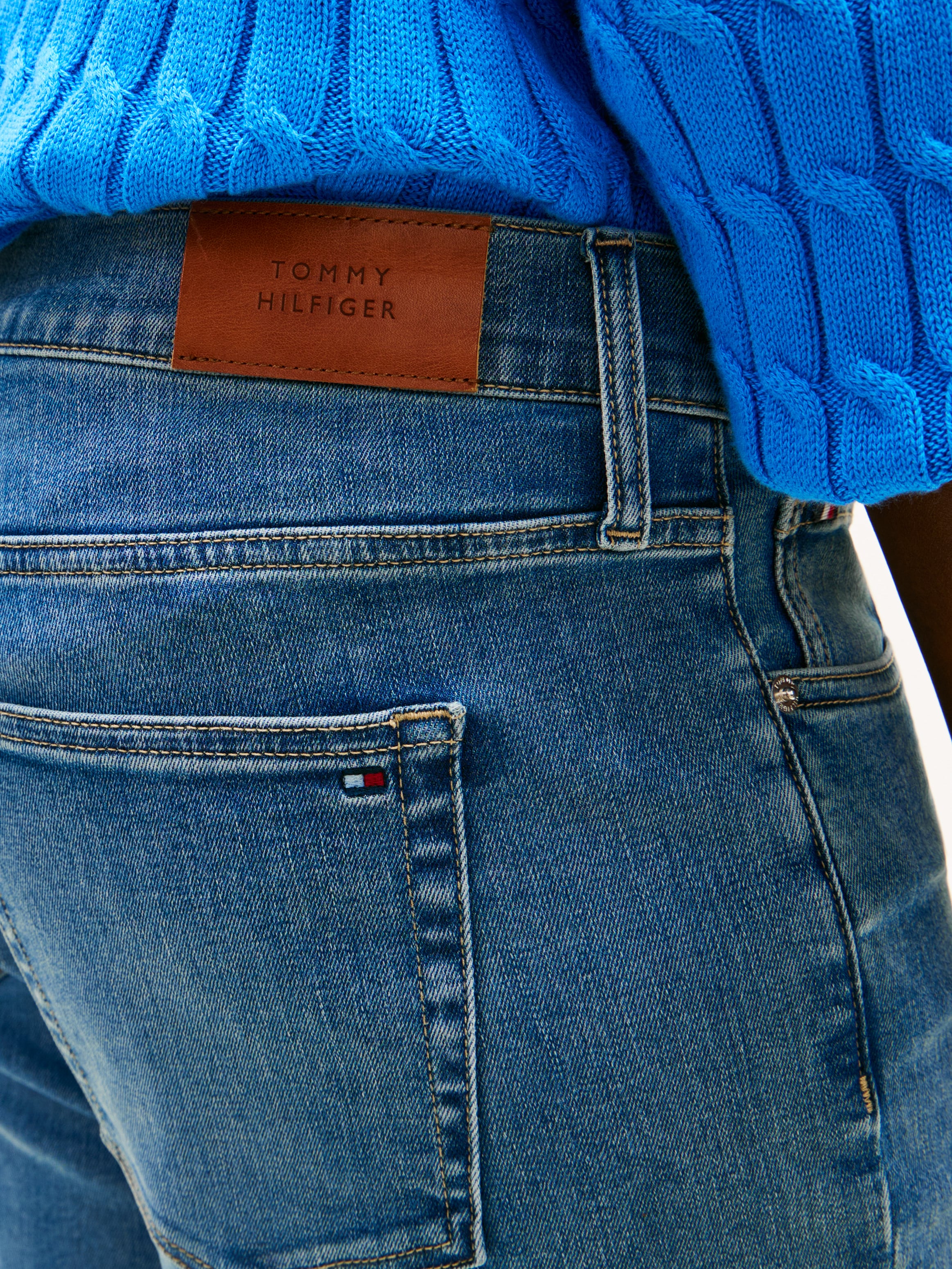 Tommy Hilfiger Curve Bootcut-Jeans »CRV DNM FINN FLARE RW« in großen Größen, in ausgestellter Form