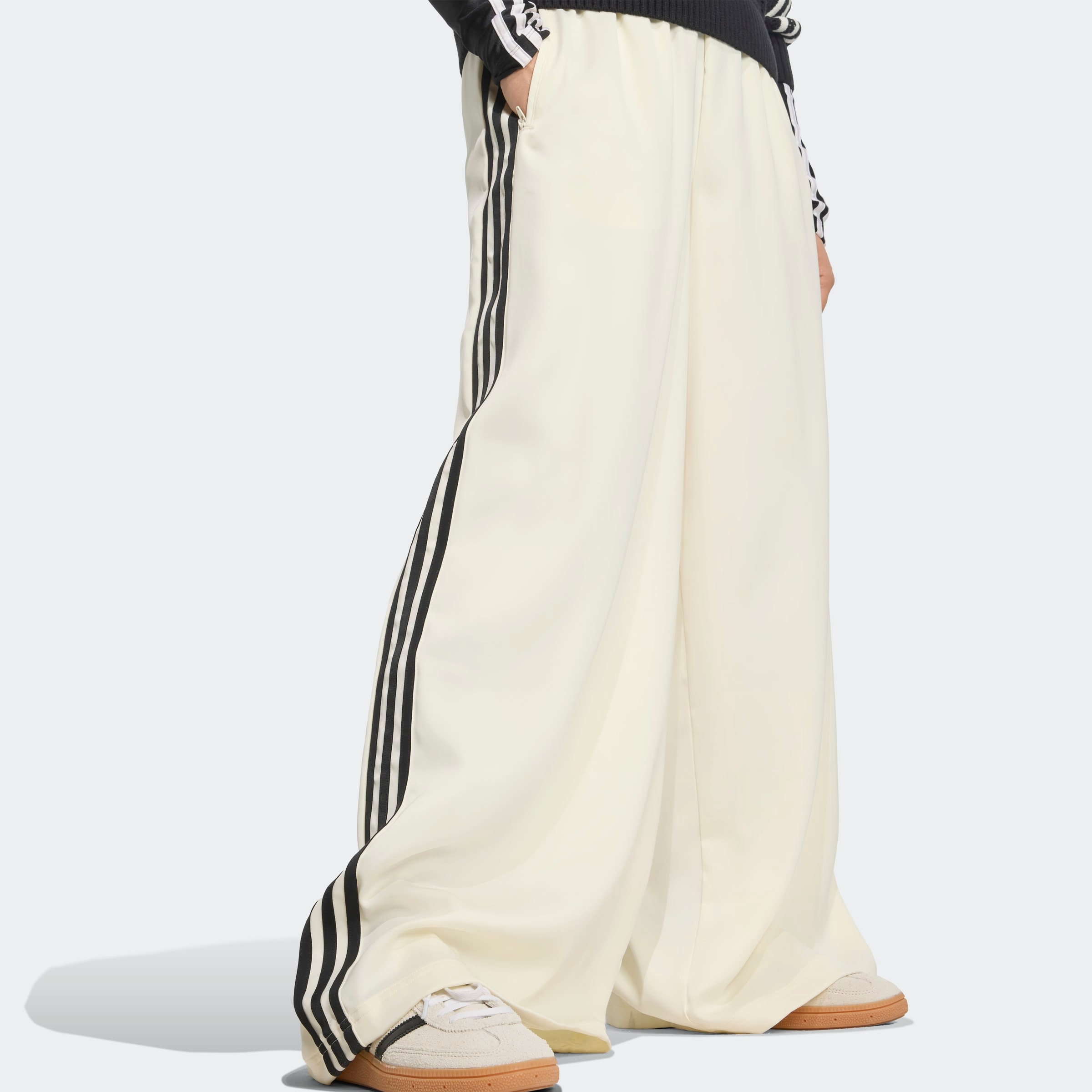 adidas Originals Sporthose »SATIN TP WL«  normal-weite Passform, sportlicher Stil, aus Polyester und Elasthan
