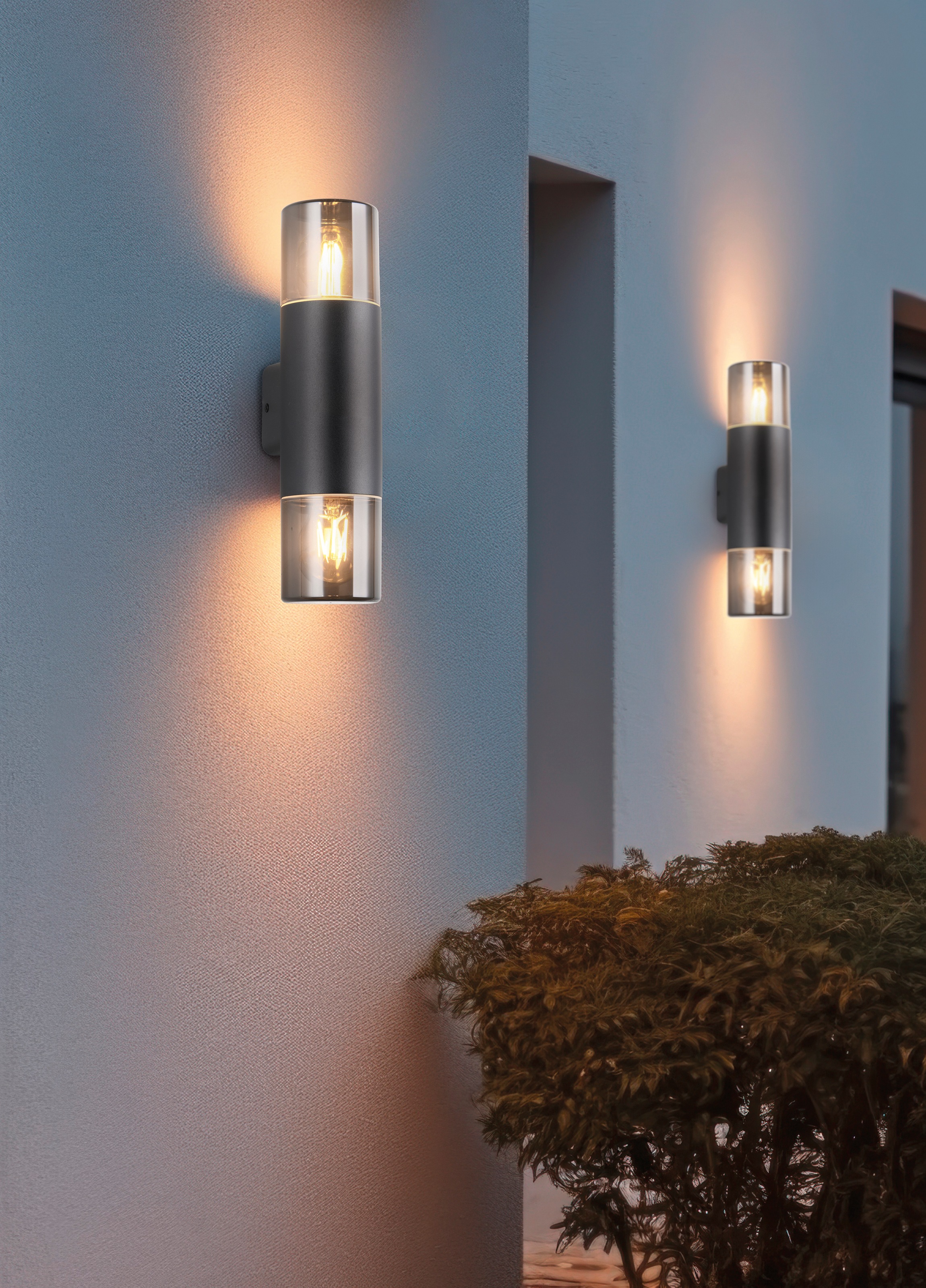 TRIO Leuchten Außen-Wandleuchte »HOOSIC, Outdoor Wandlampe exkl 1x E27 max 28W, Hauswand-Leuchte« E27 1 Stk. warmweiß - kaltweiß Garten Wandleuchte IP44, Kunststoff Schirm rauchfarbig