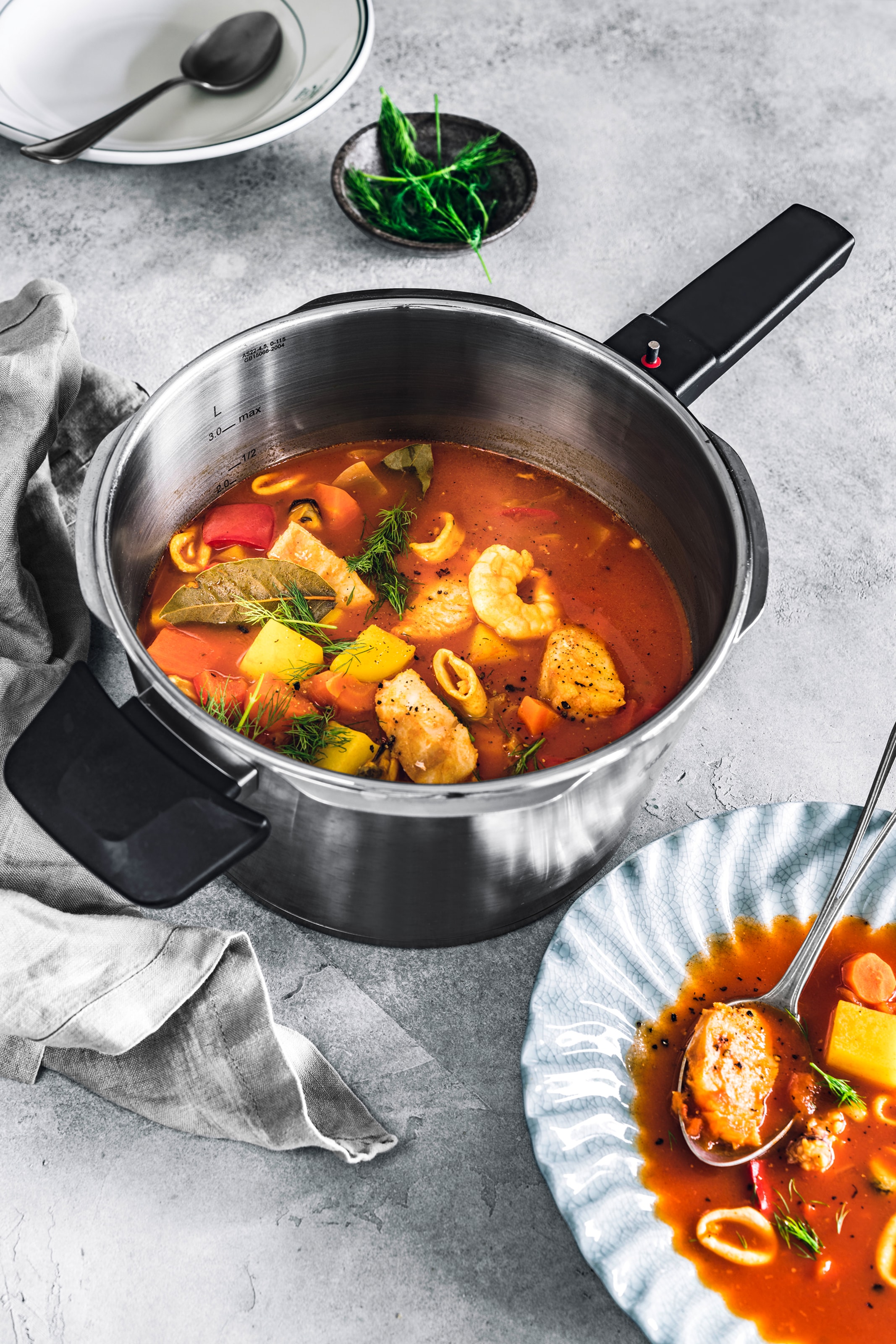 Fissler Schnellkochtopf »Vitaquick® Premium Edelstahl Dampfkochtopf mit Dämpfeinsatz« 3 Stk. tlg. Edelstahl 18/10