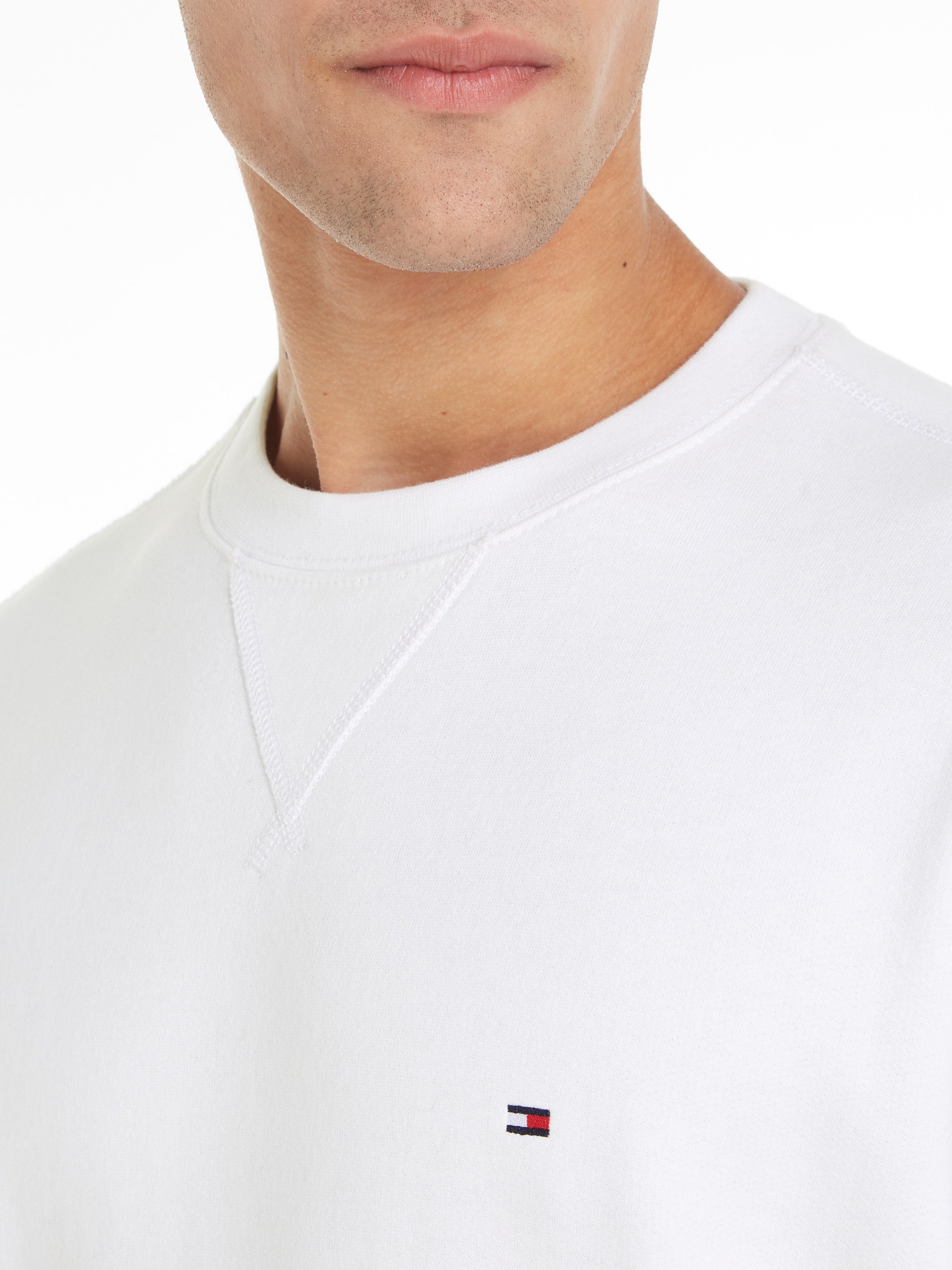 Tommy Hilfiger Sweatshirt »ESSENTIAL FLEECE CREWNECK«, mit Tommy Hilfiger Logostickerei