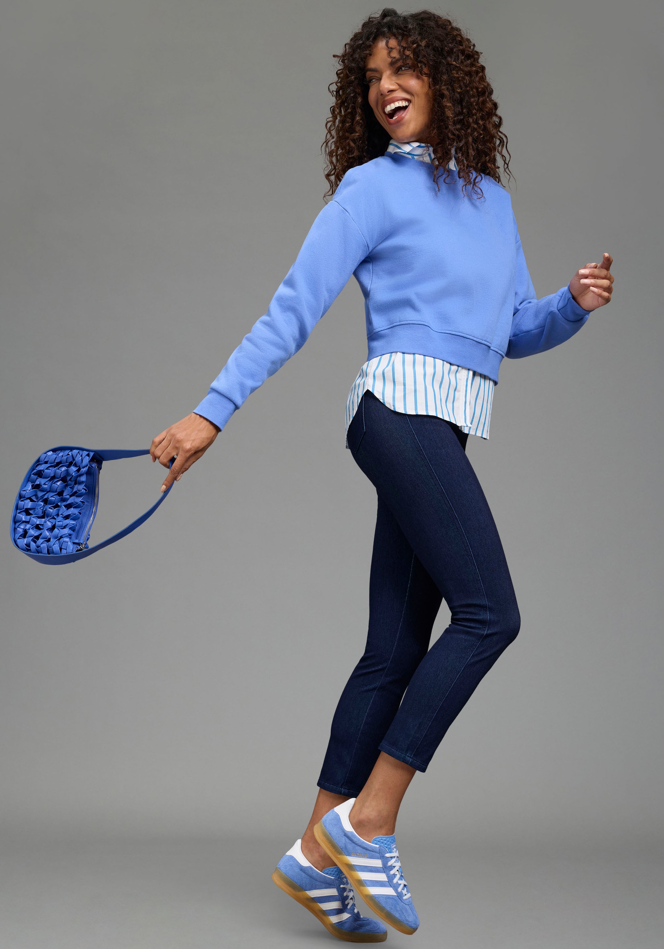 Laura Scott Sweatshirt , Cropped Form
