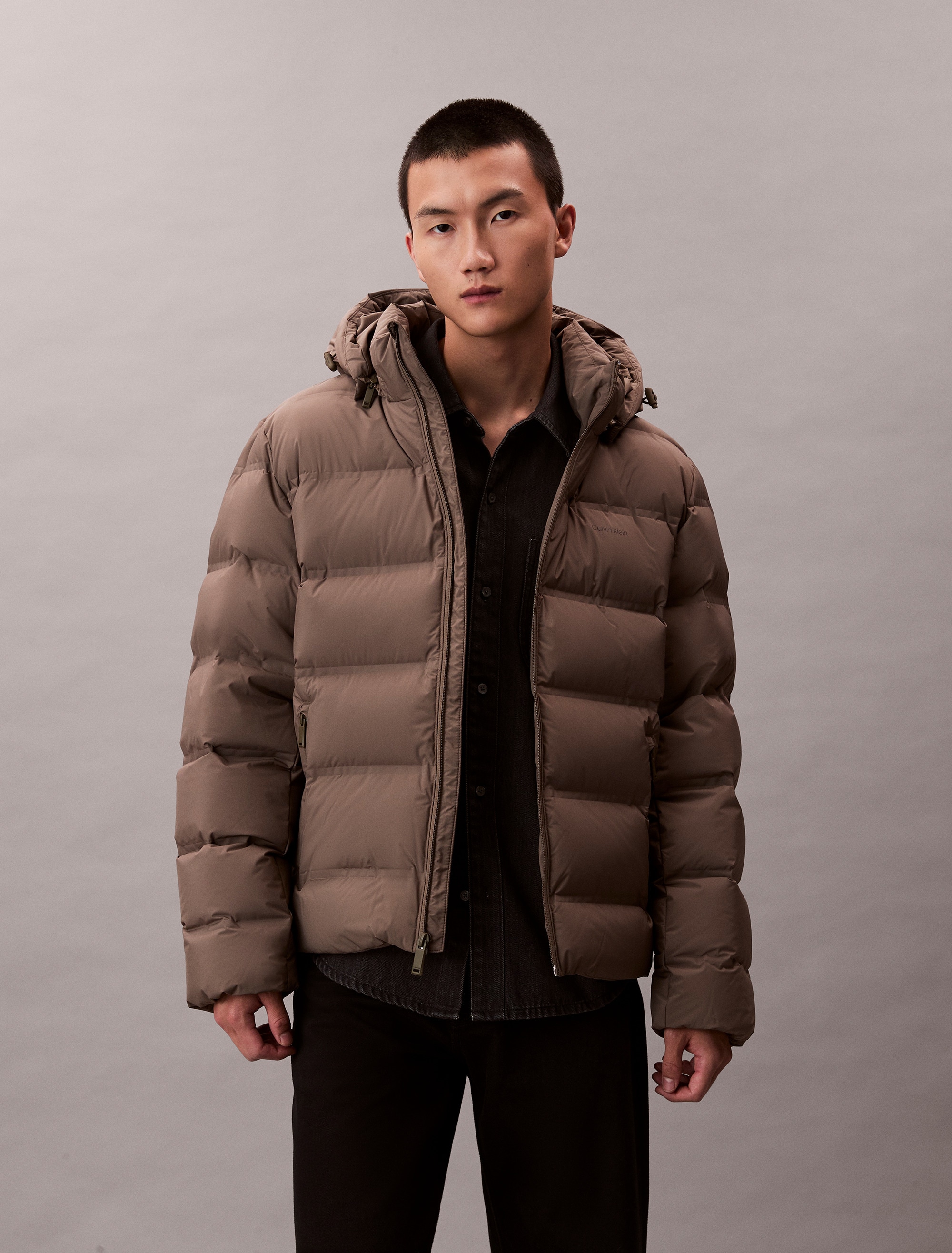 Calvin Klein Jeans Steppjacke »LS QUILTED BONDED CHANNEL HD PUF« ohne Kapuze Mit Rundhalsausschnitt, regular fit