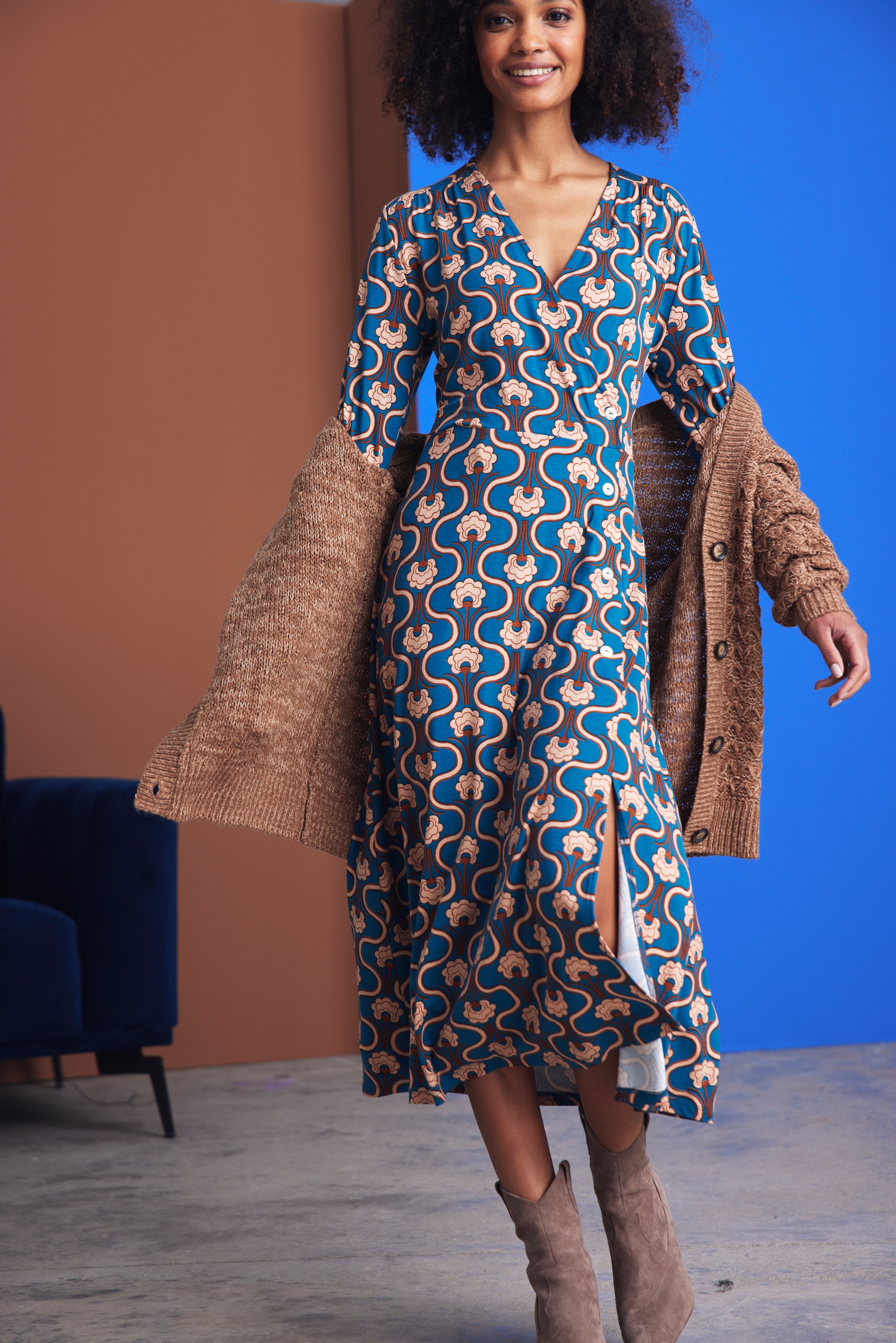 Aniston CASUAL Jerseykleid, mit trendigem bedruckt Retromuster bei OTTO bestellen