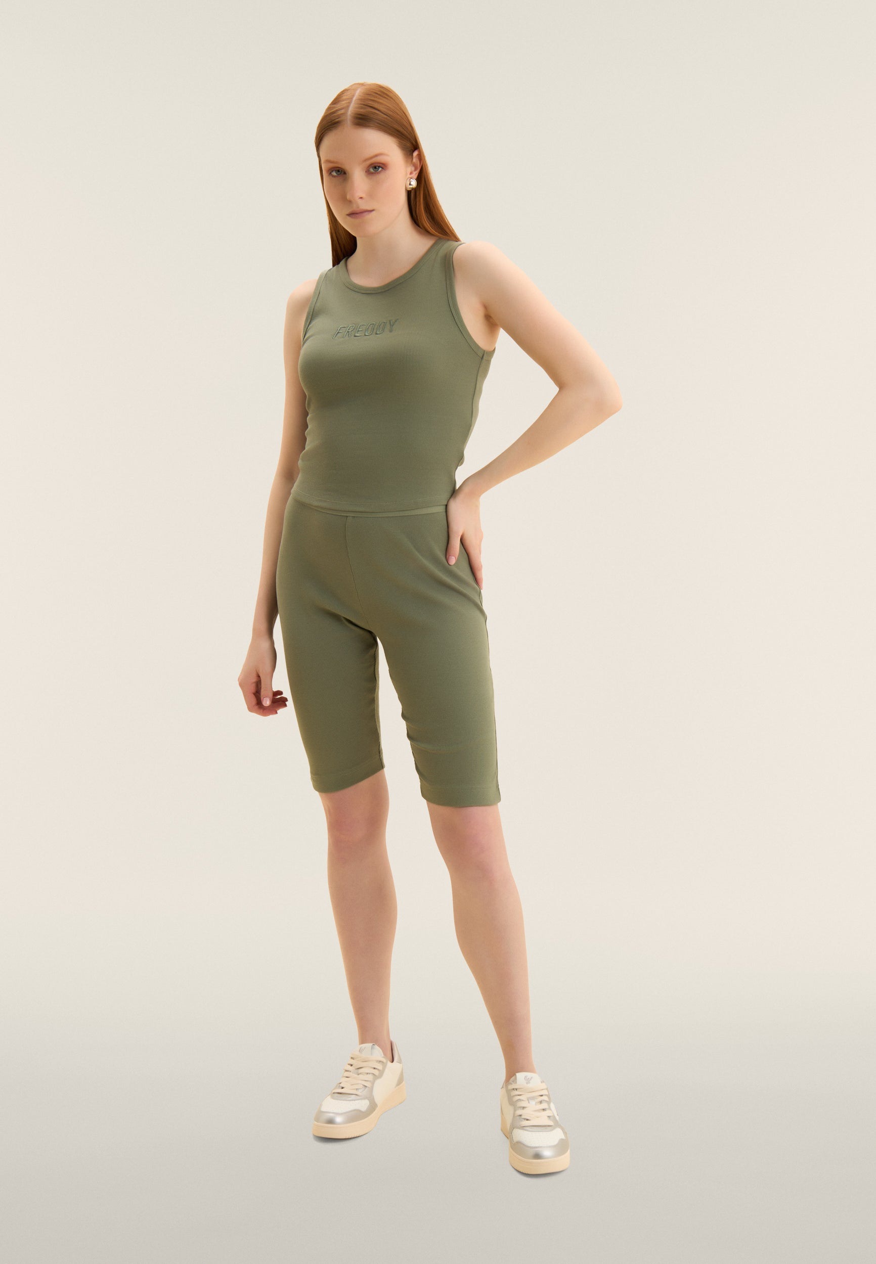 Freddy Tanktop fein gerippt, Stretch, Cropped, Logostickerei