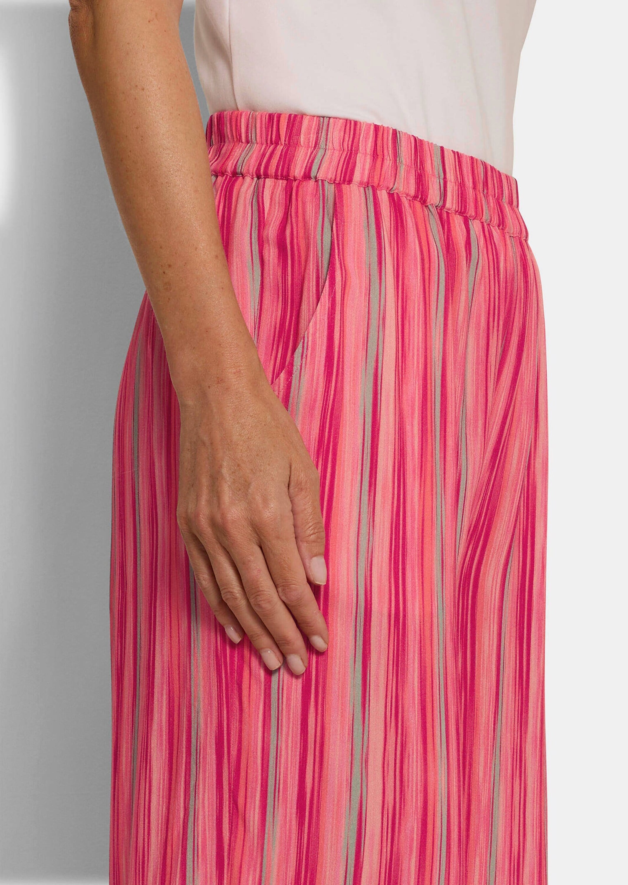 GOLDNER Stoffhose »Kurzgröße Palazzohose VERA mit Längsstreifen«