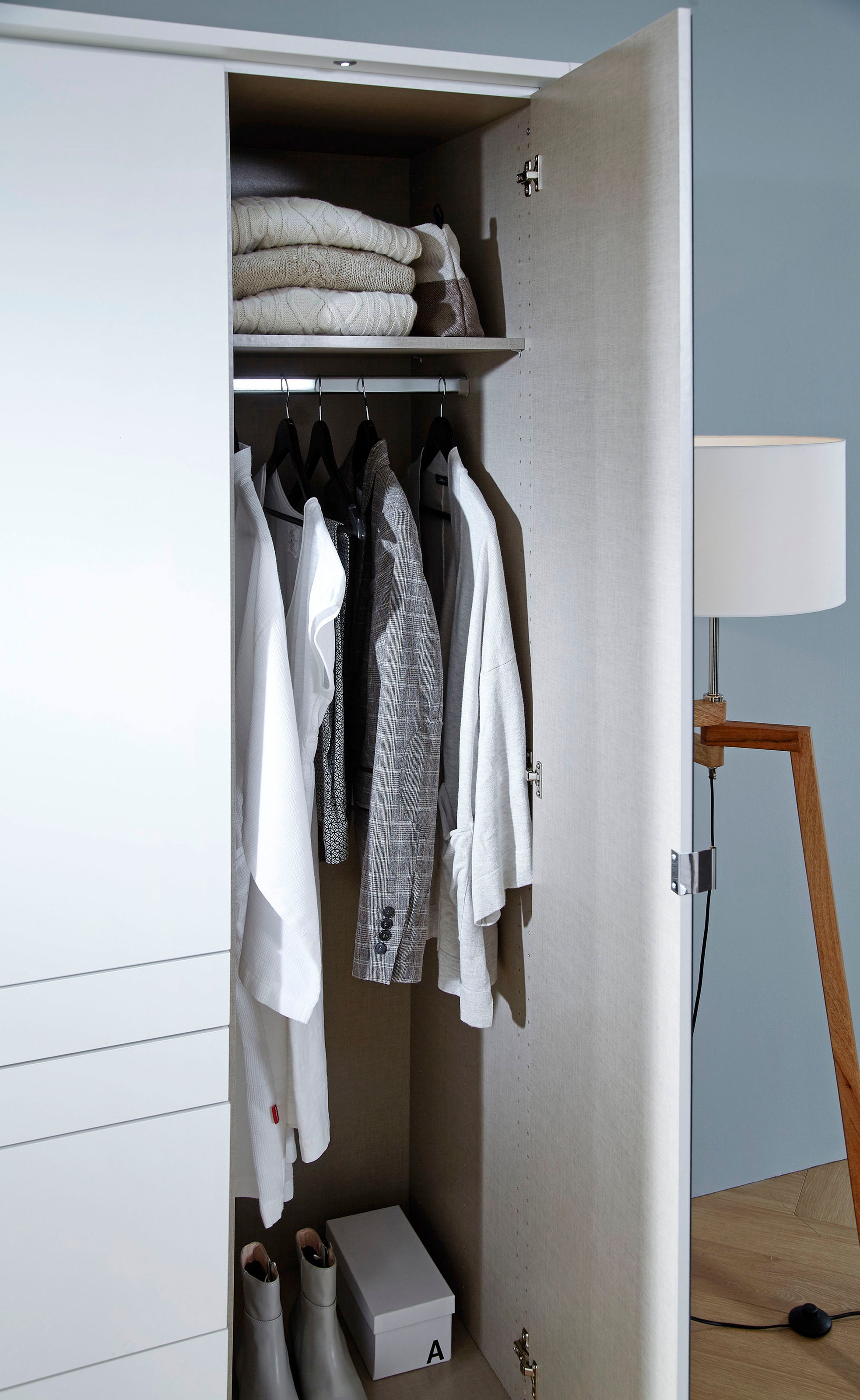 rauch Drehtürenschrank »Kleiderschrank Schrank Garderobe Garderobenschrank Topseller HOMBURG« inkl. Passepartout, oberer Schubkasten mit Einteilung MADE IN GERMANY