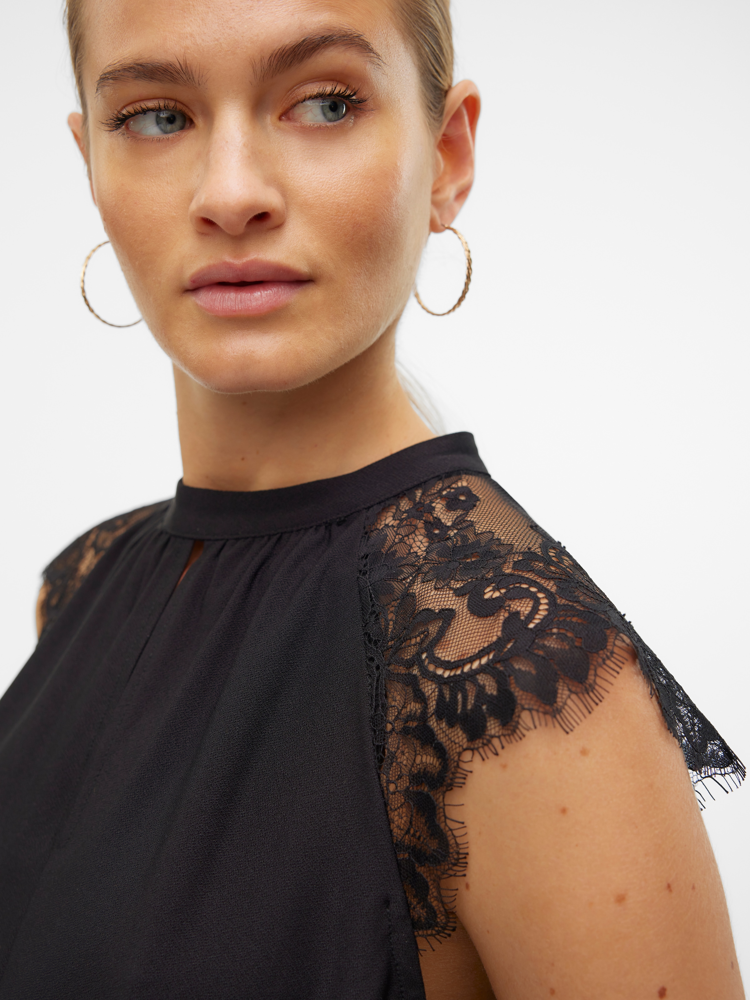 Vero Moda Spitzentop »VMMILLA SL LACE TEE« Materialmix, regular fit