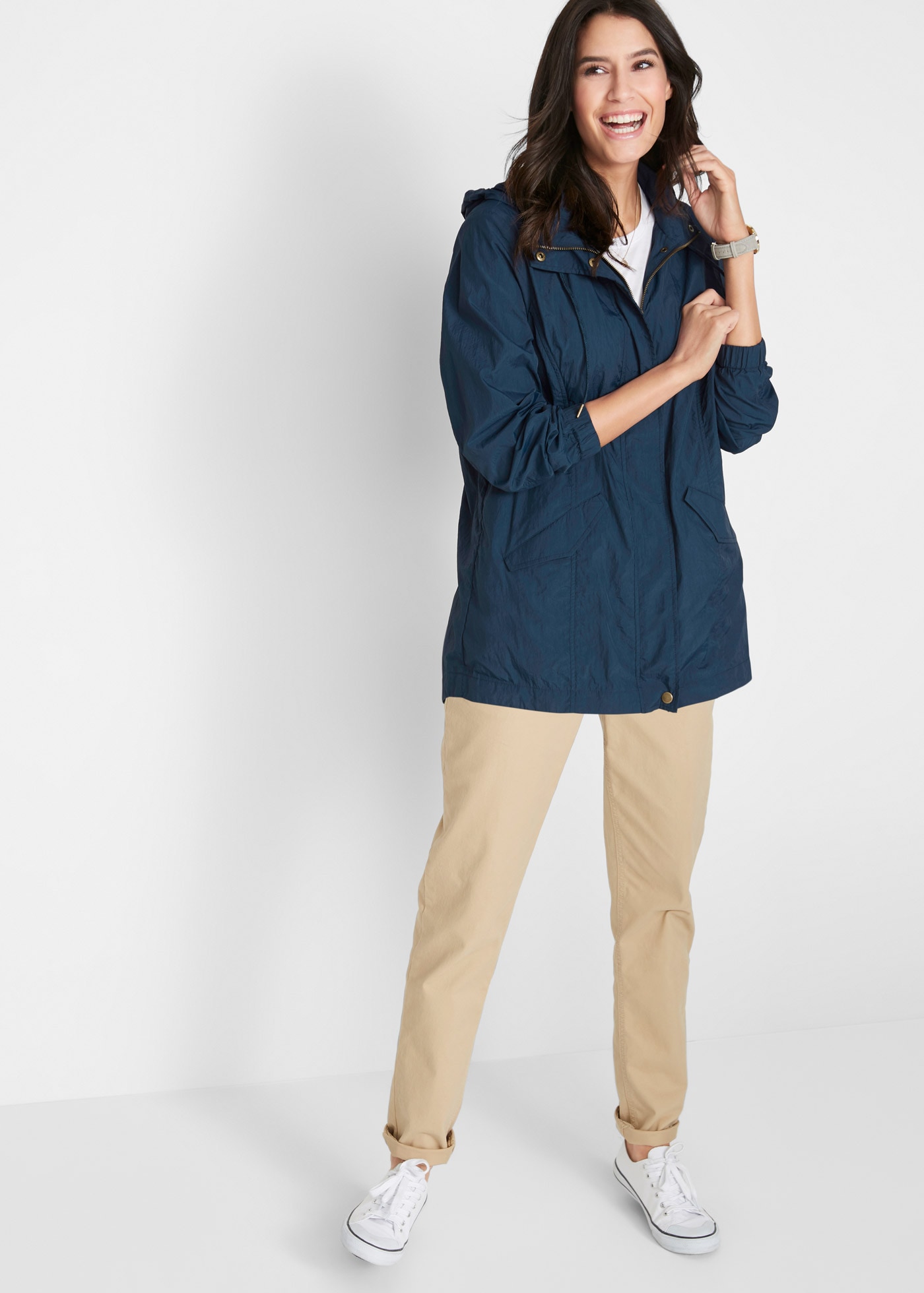 bonprix Allwetterjacke mit Kapuze sportlicher Stil, leichter Parka mit Kapuze, mit seitlichen Taschen