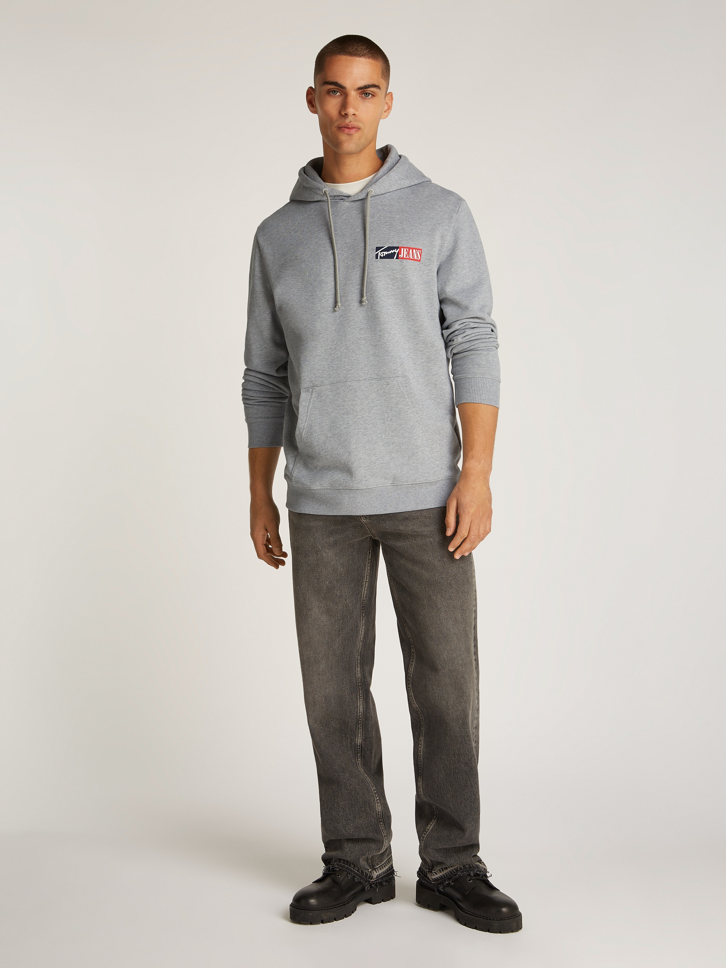 Tommy Jeans Plus Hoodie »TJM REG ENTRY GRAPHIC HOODIE EXT«, in Großen Größen, Logodruck, Kängurutasche