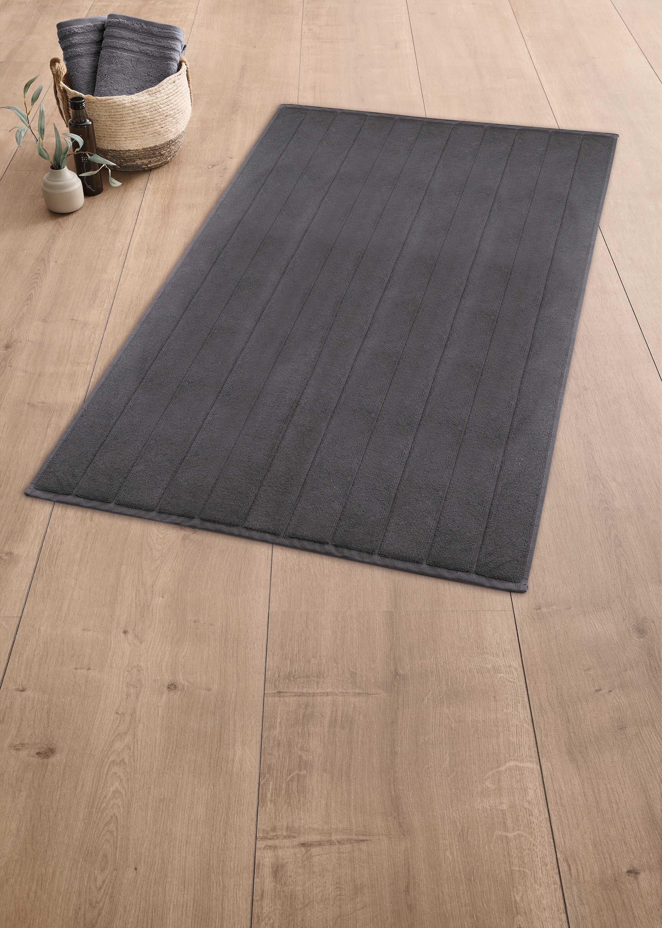 Kleine Wolke Badematte »Strada«, fußbodenheizungsgeeignet-beidseitig nutzbar, Badteppich, Frottier-Qualität, Streifen Design