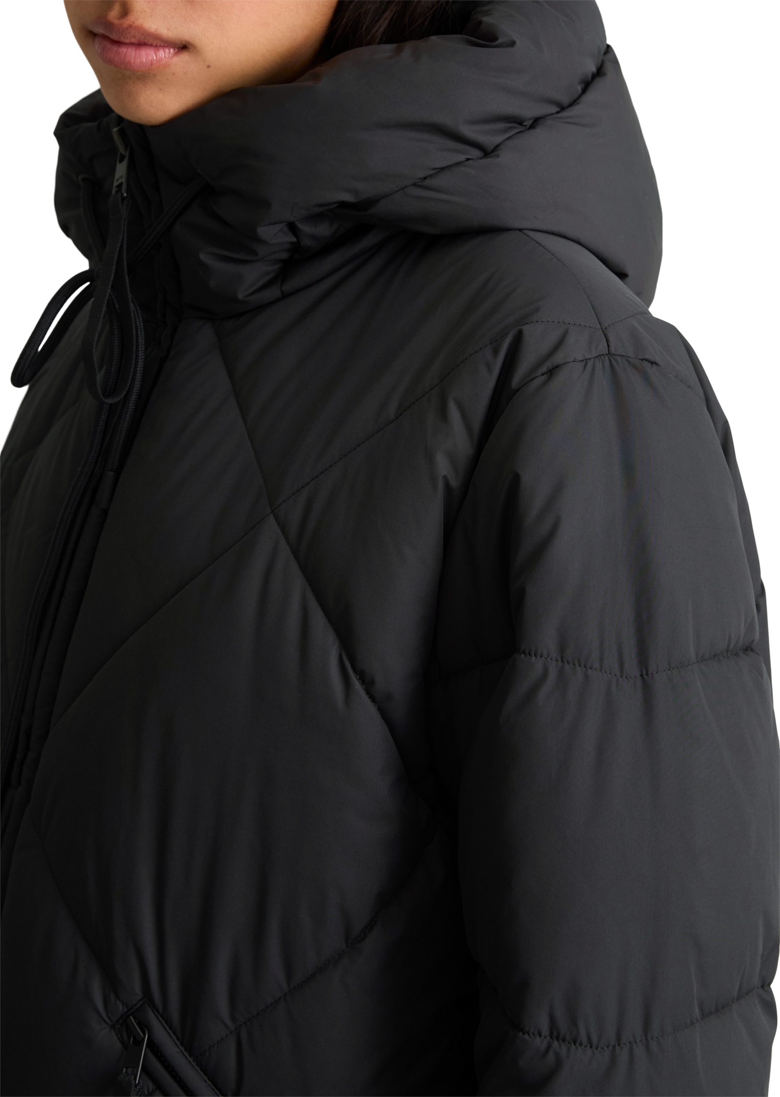 Marc O'Polo DENIM Steppjacke mit Kapuze relaxed aus recyceltem Polyester, mit Rautensteppmuster