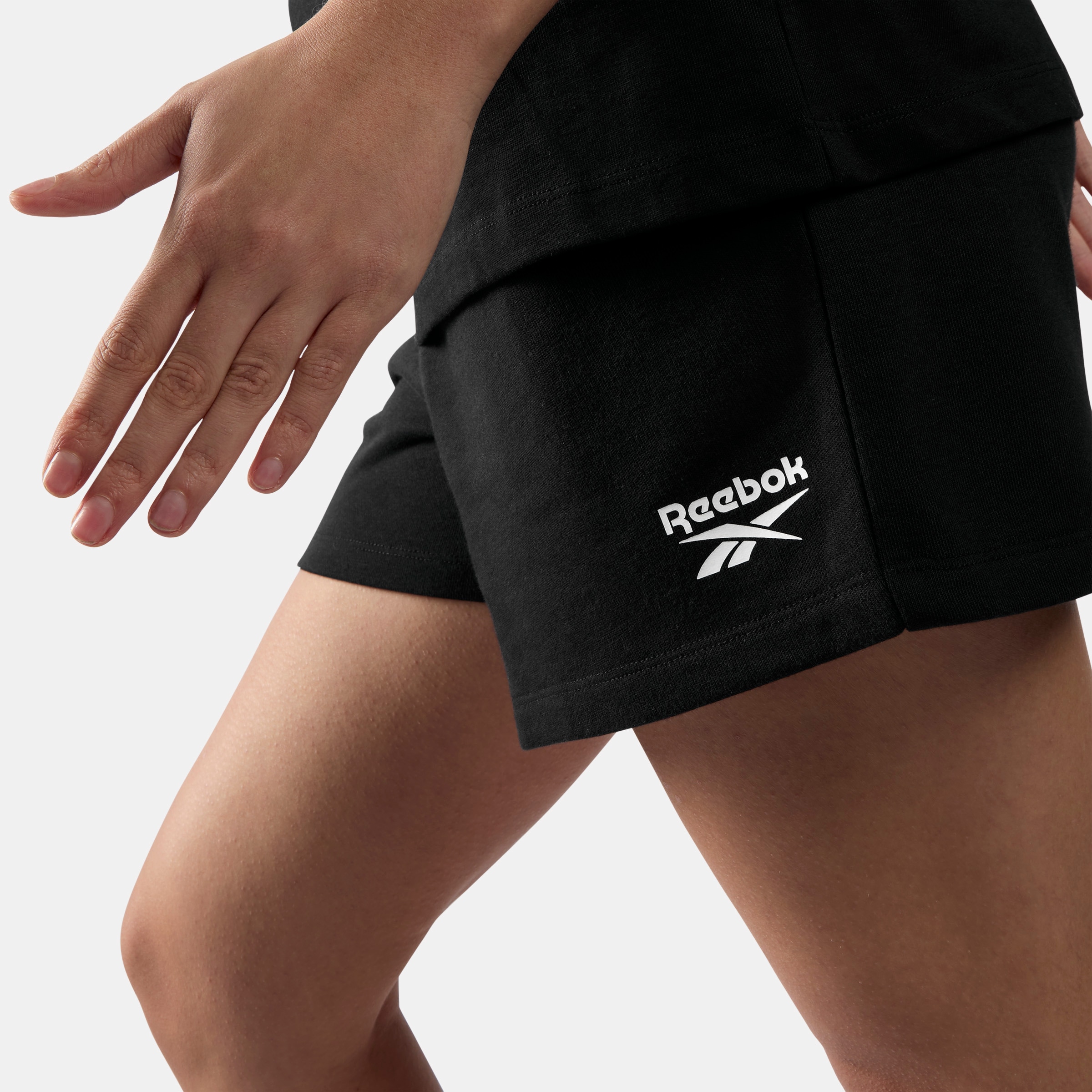 Reebok Sweatshorts »TYLA SHORTS«  aus Schleifenfleece, mit Kordeln zur Passformanpassung
