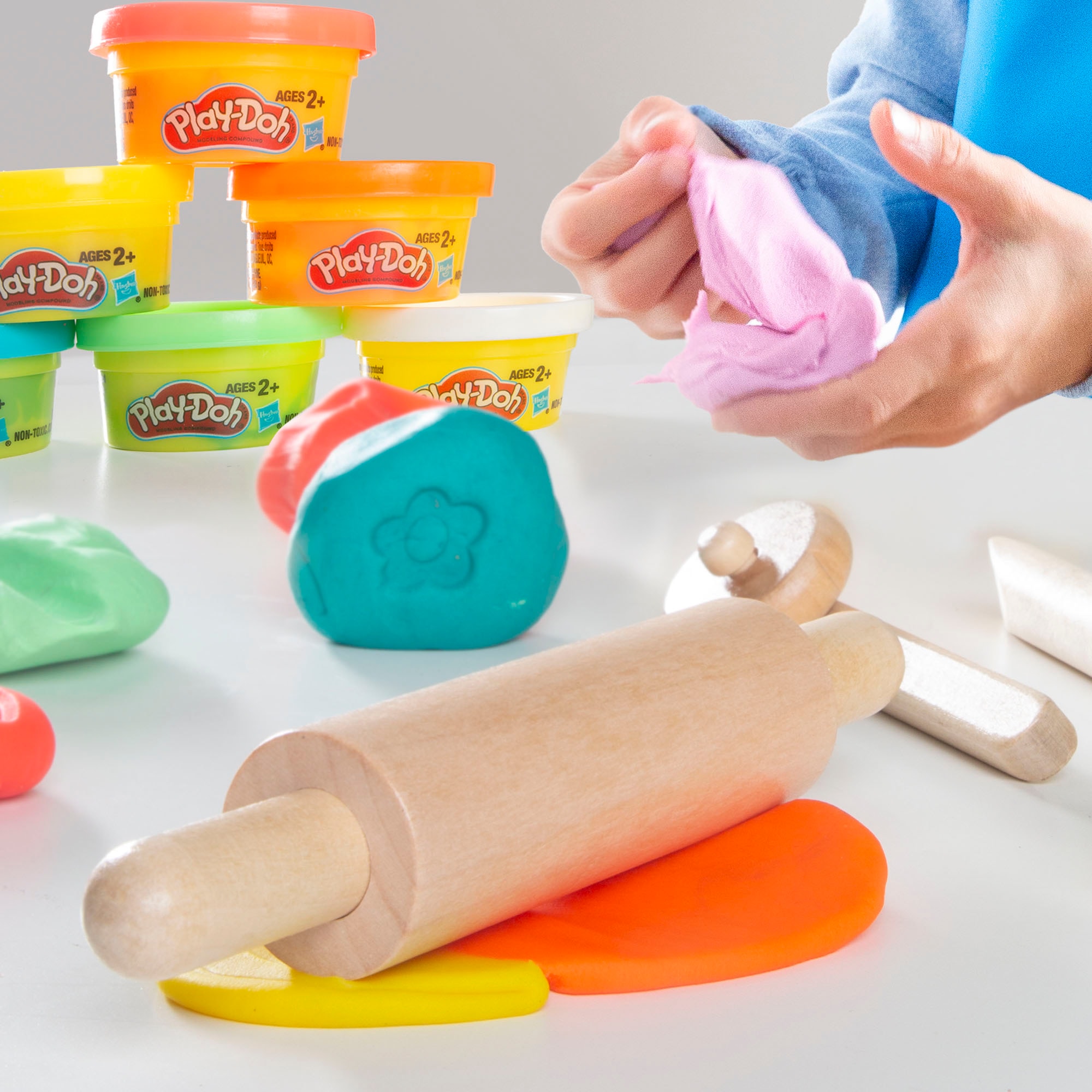 roba® Kindersitzgruppe »Play-Doh Schulpult«, (Set), inkl. 3D-Kreativmatte, 6 Knetdosen, Schürze