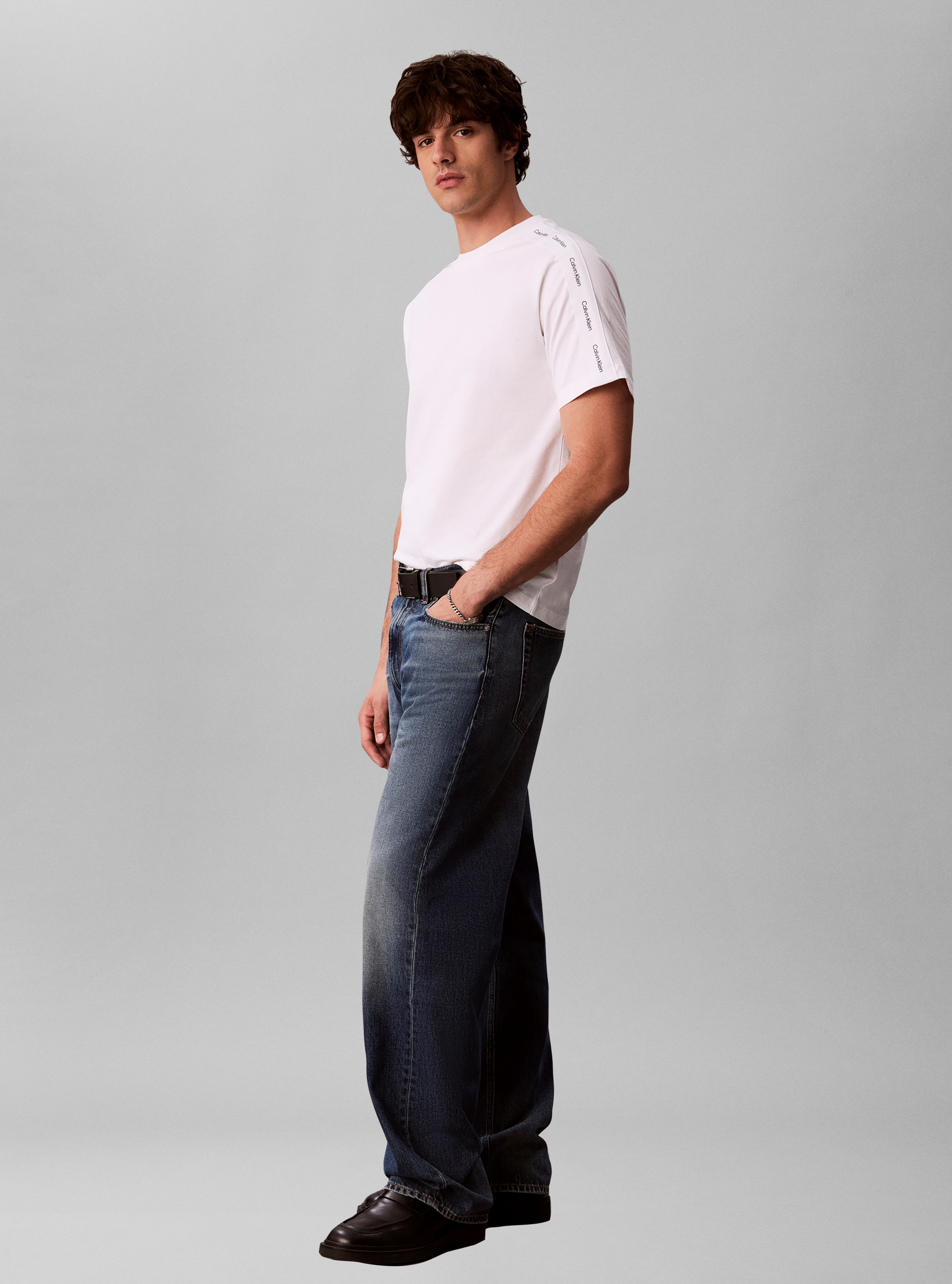 Calvin Klein Jeans T-Shirt »LOGO TAPE TEE« Regular fit, Logoschriftzug