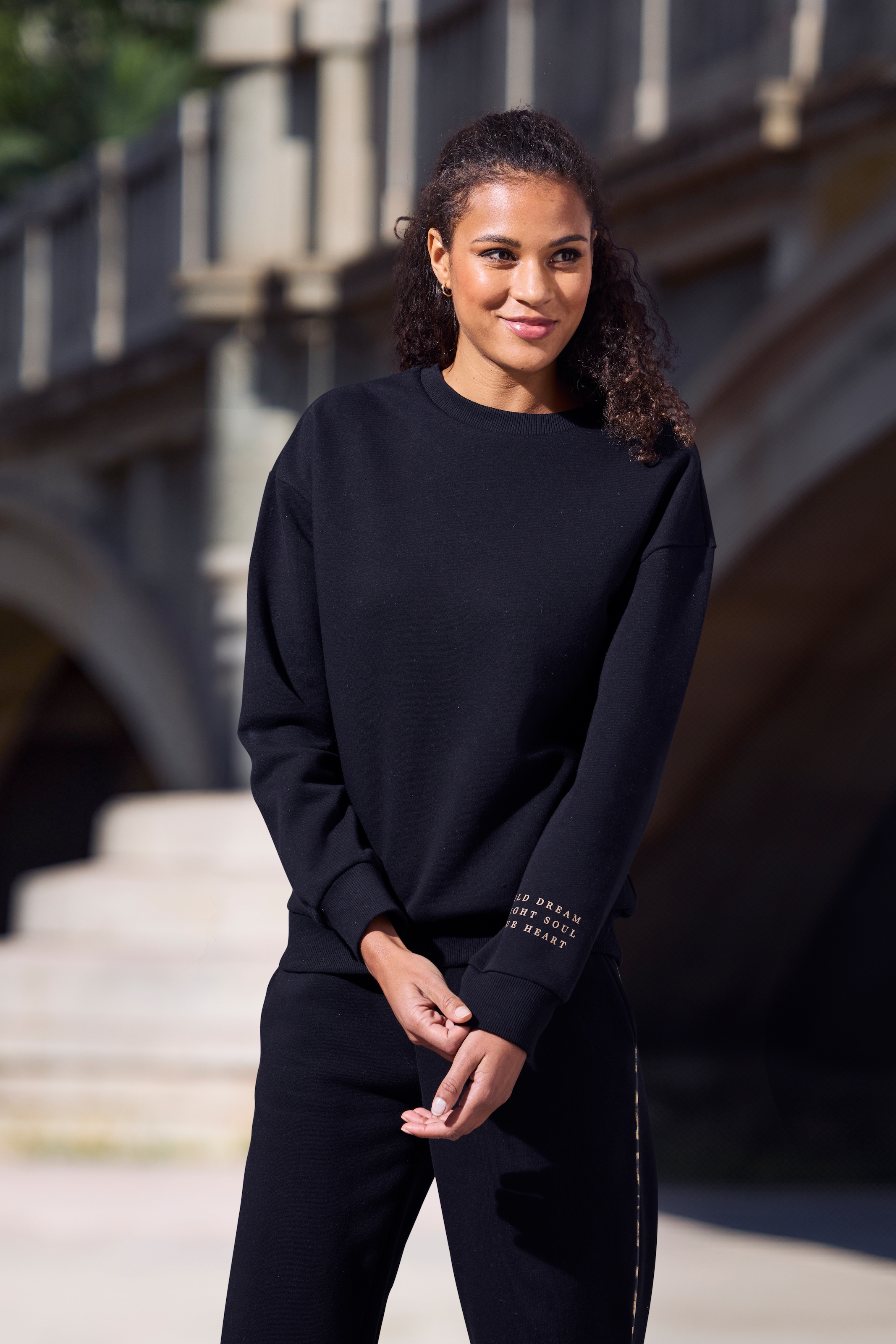Buffalo Sweathose »Loungehose«  mit seitlichen Piping in Leo-Optik, Home- und Loungewear