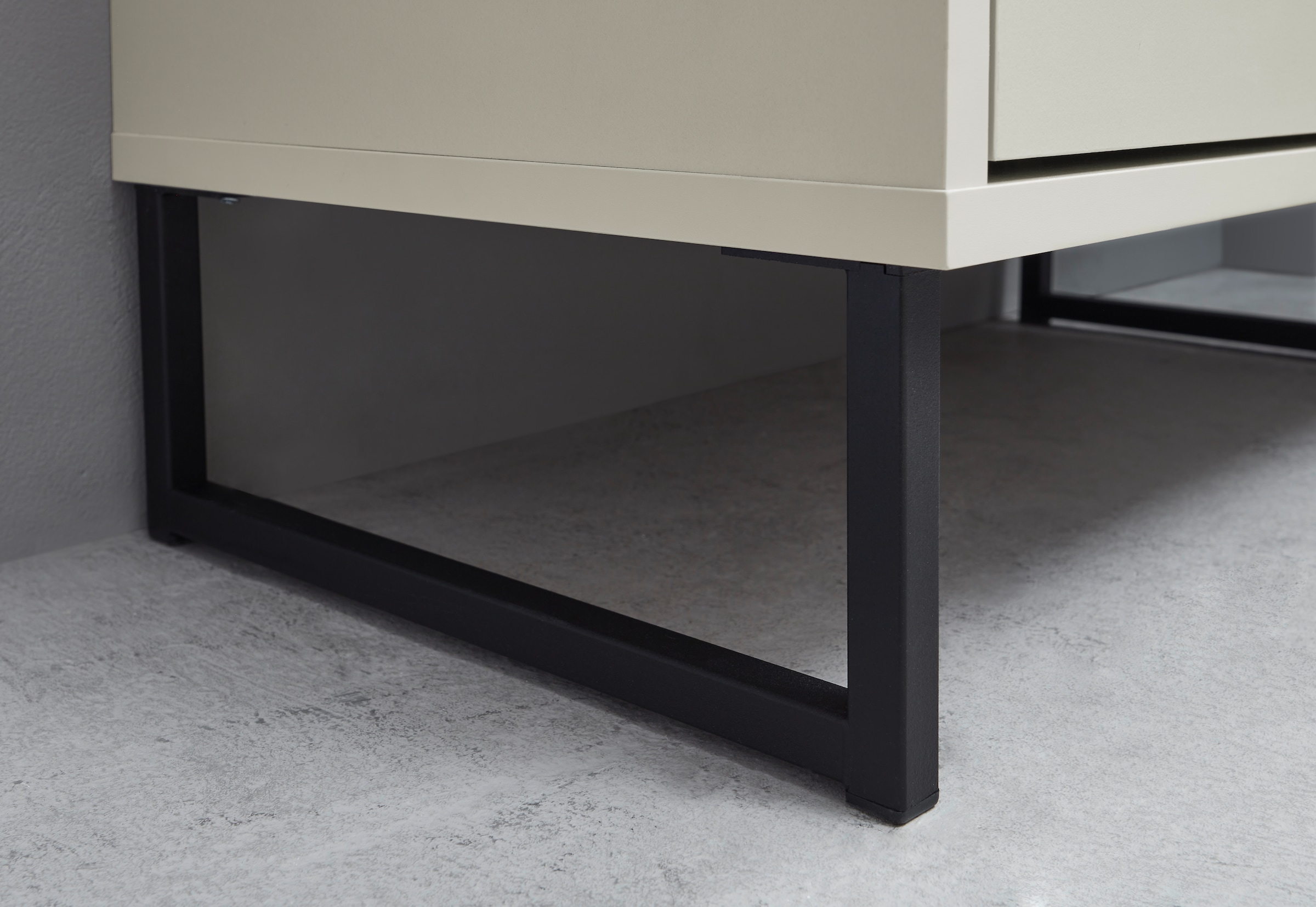 BASIC by Balculina Hochschrank »Linea« 1 Stk. tlg. Breite 60cm, U-Profil Füße, Unterflurauszug