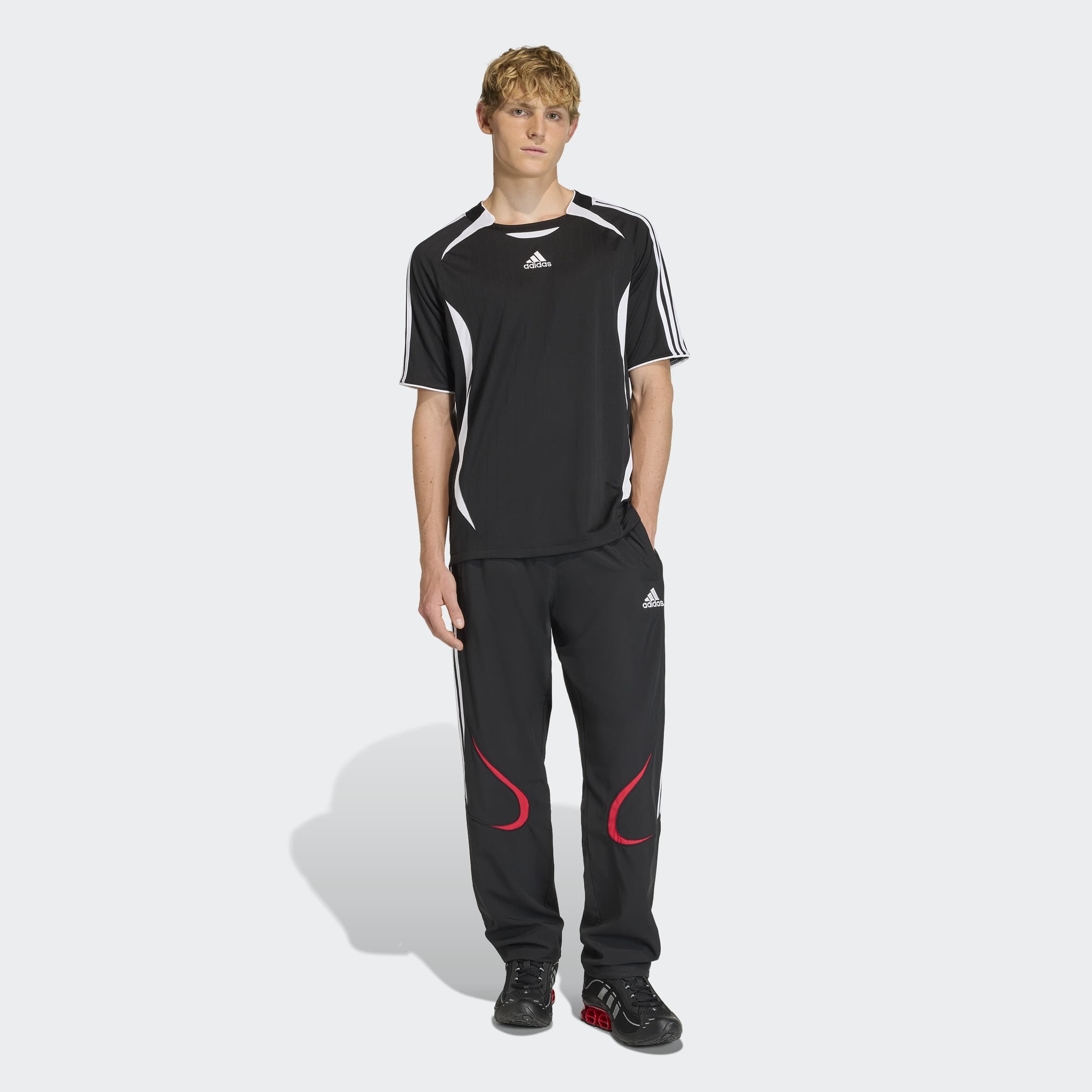 adidas Originals T-Shirt »TEAMGEIST ADICOLOR« sportlicher Look, Kurzarm, mit Rundhalsausschnitt