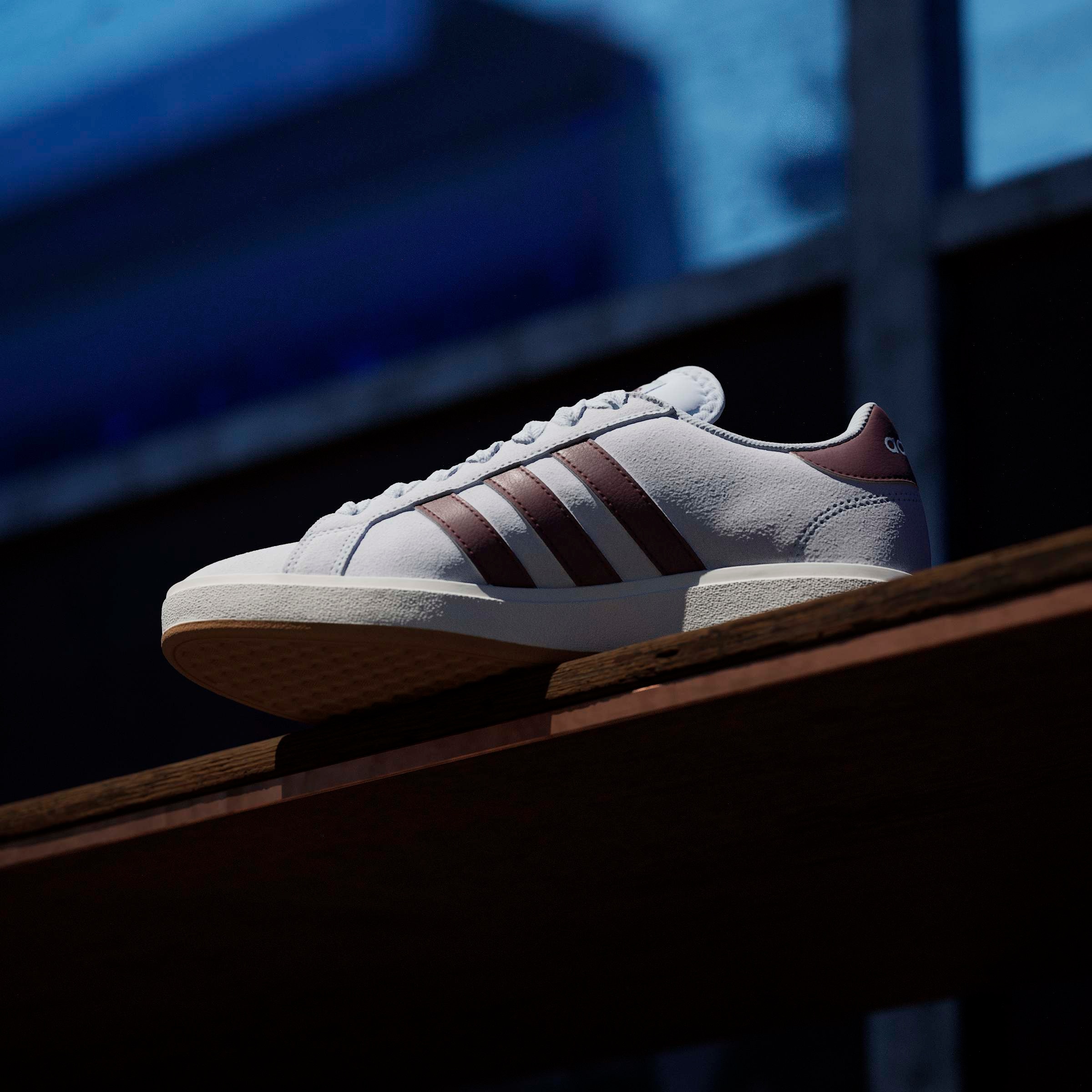 adidas Sportswear Sneaker »GRAND COURT BASE 00S«  Design auf den Spuren des adidas Campus 00