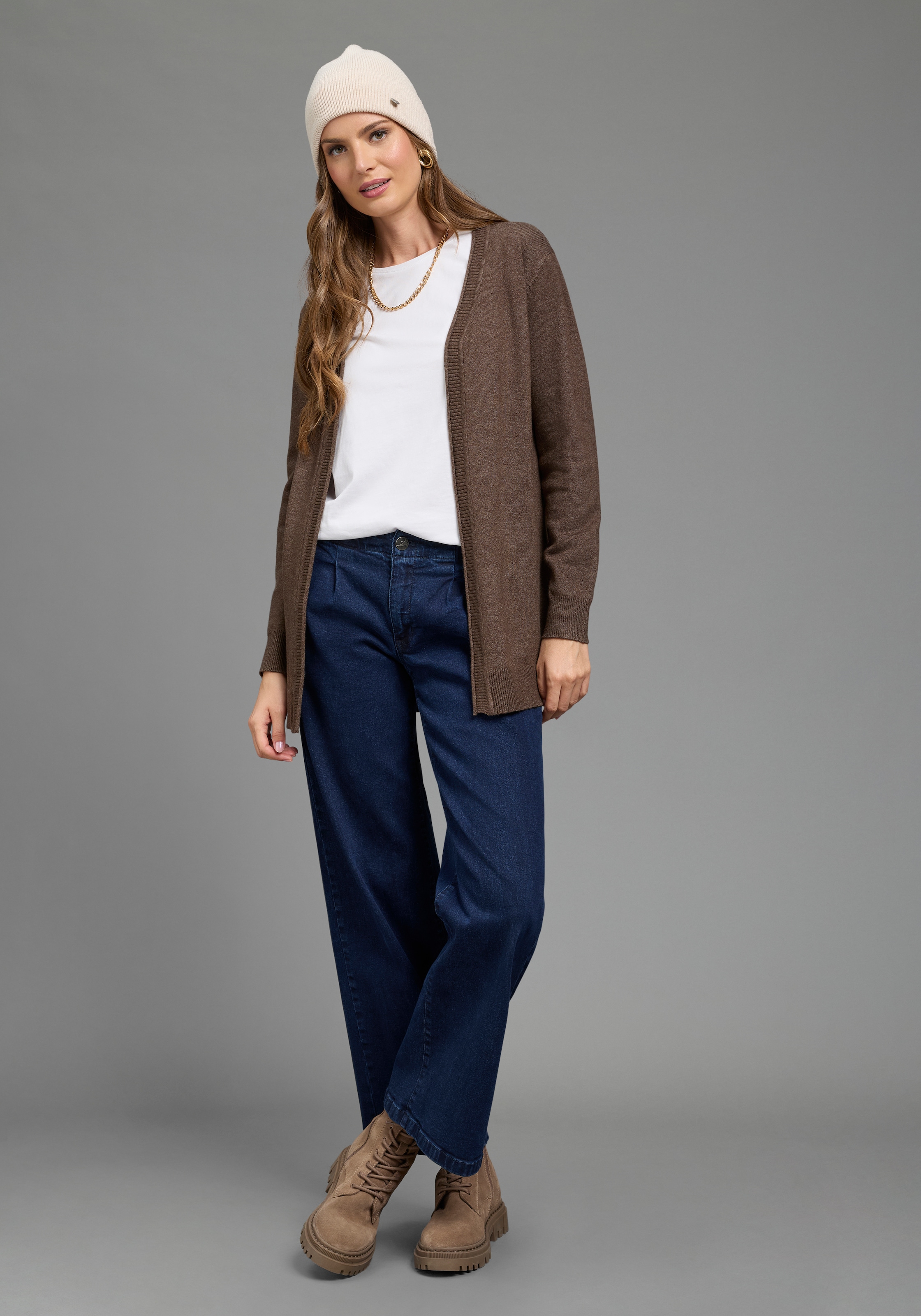 Laura Scott Strickjacke »mit figurumspielender Passform« mit Struktur-Details, aus weicher Viskosemischung