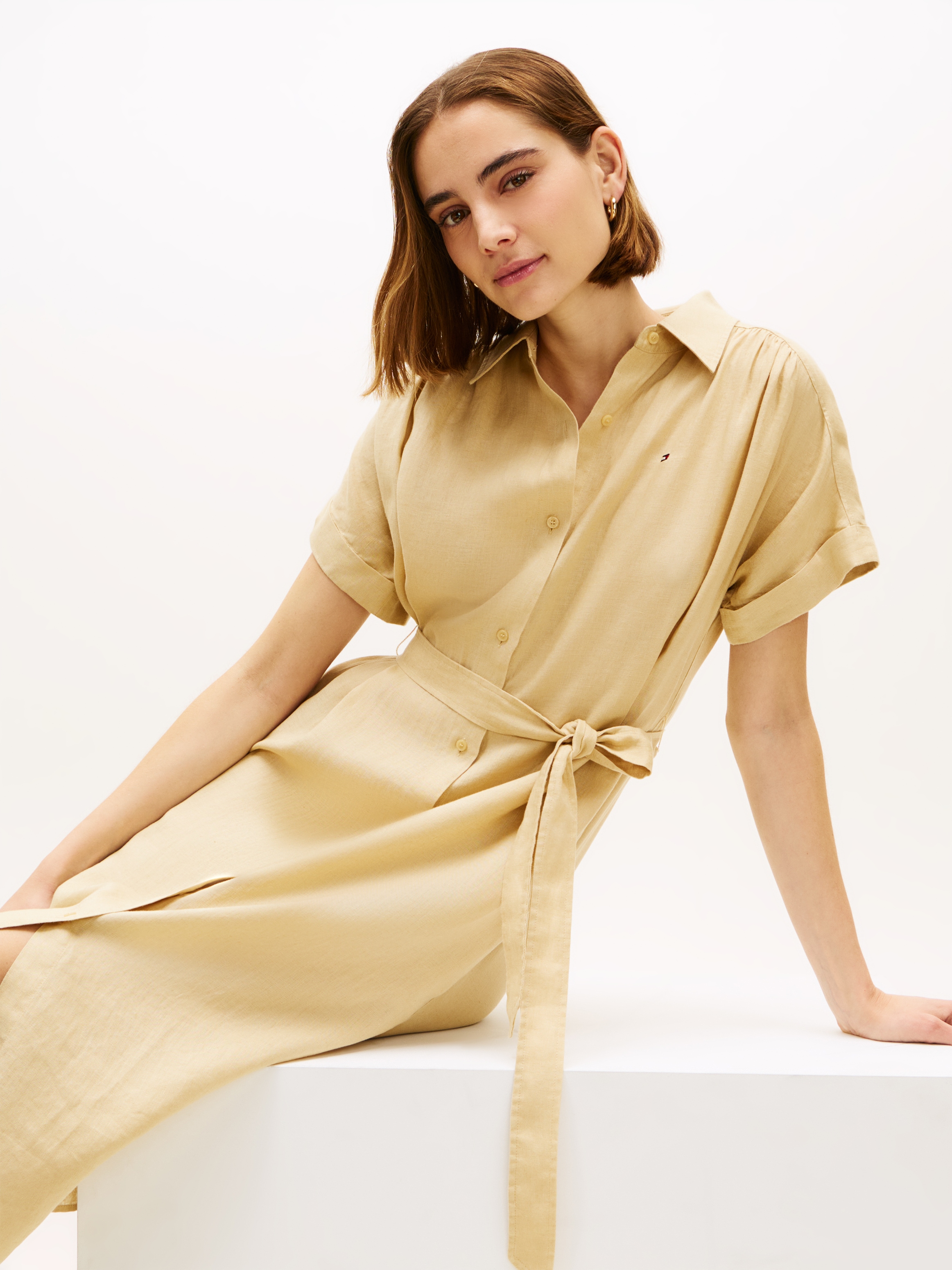 Tommy Hilfiger Hemdblusenkleid »LINEN BELTED KNEE SS SHIRT DRESS« doppelte Eingrifftaschen mit Bindegürtel