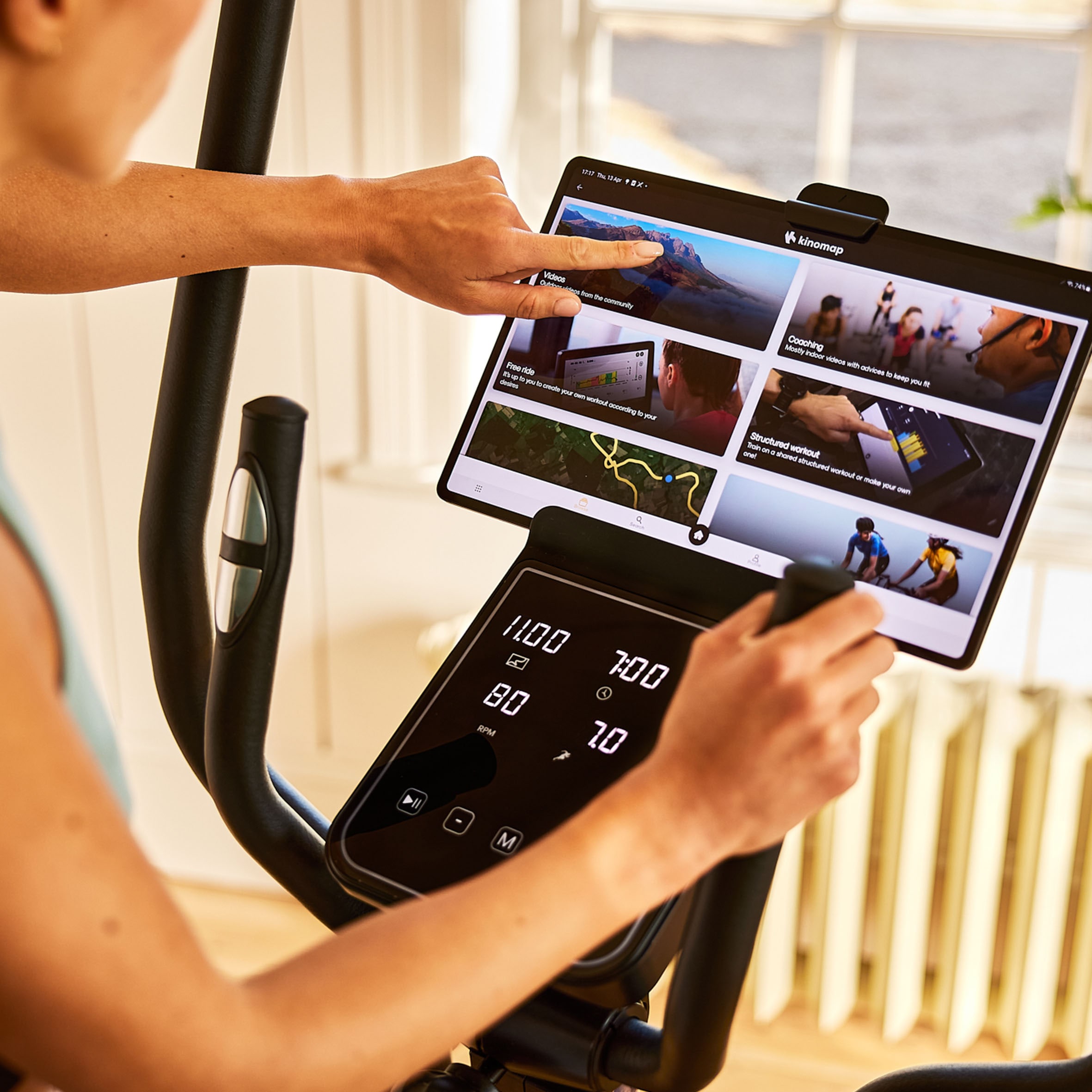 Reebok Crosstrainer-Ergometer »FR30«, (mit Tablet-Halterung und integr. Pulsempfänger), Schwungmasse ca. 4 kg, 18 Widerstandsstufen