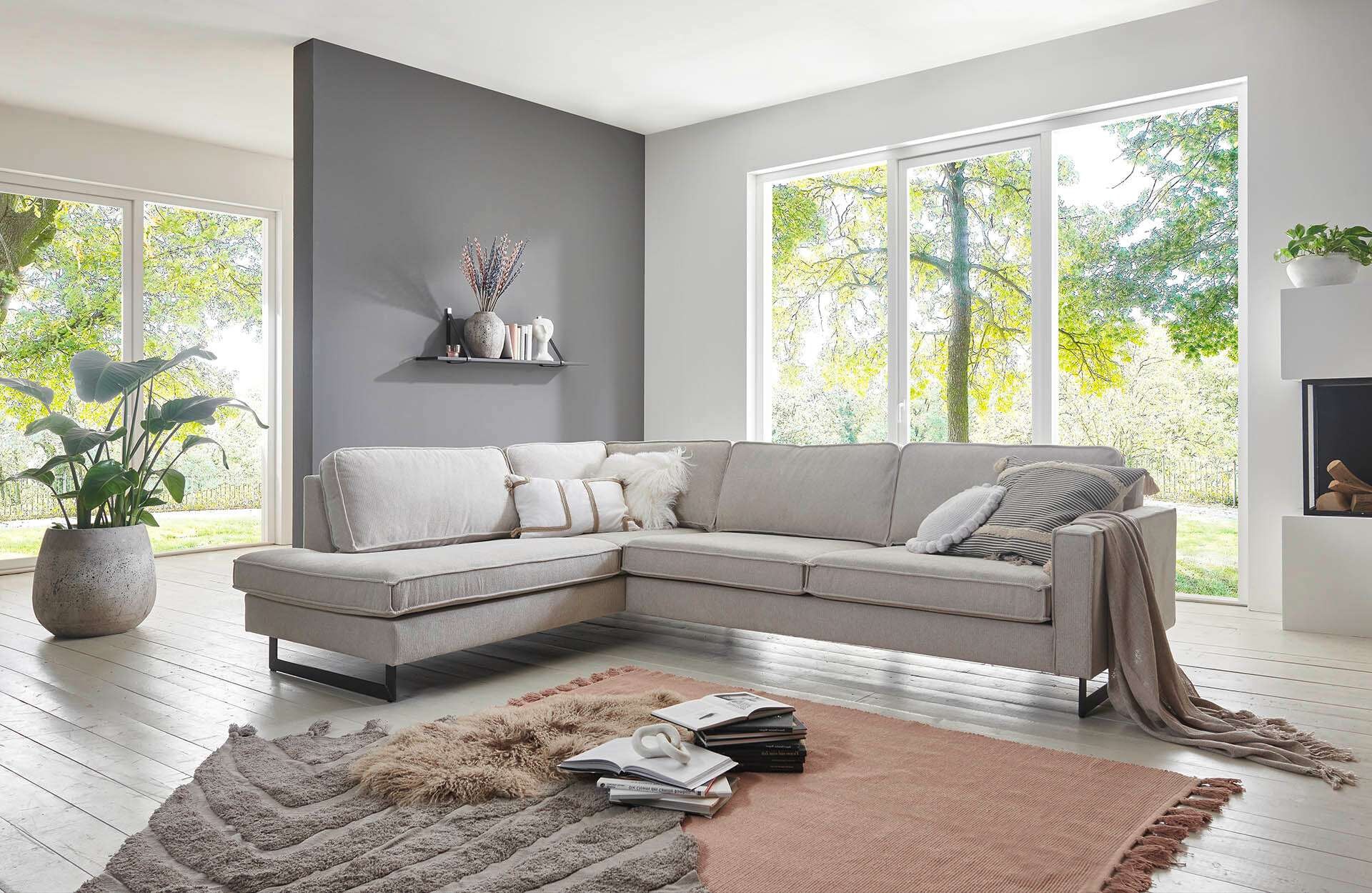 Places of Style Ecksofa »Pinto, 290 cm, Cord, Chenille, Lederoptik, Ottomane links / rechts«, mit Keder, schwarze Metallfüße, Wellenunterfederung