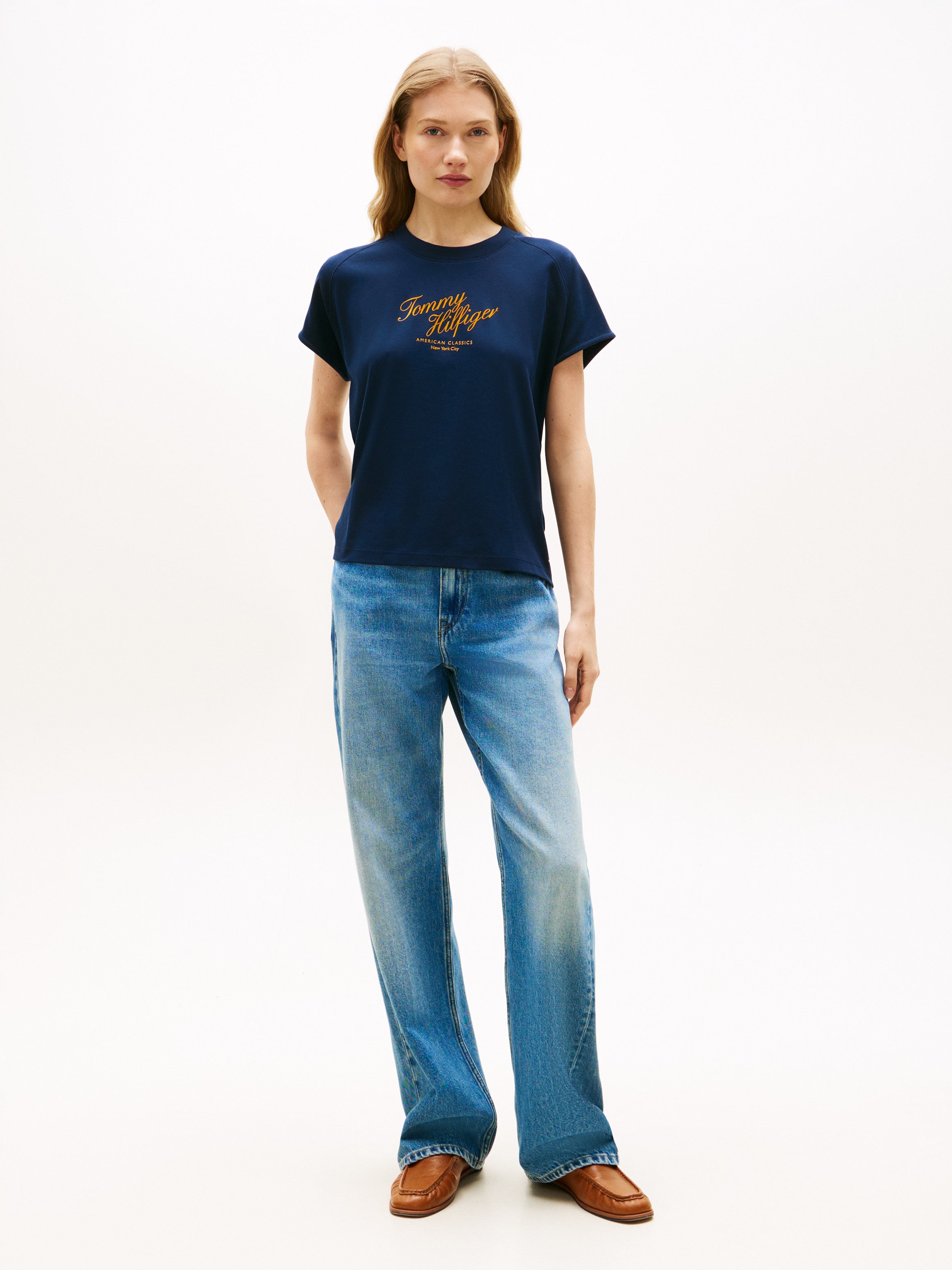 Tommy Hilfiger Kurzarmshirt »SEASONAL SCRIPT CAP SLV TEE« mit Raglanärmeln, Relaxed Fit