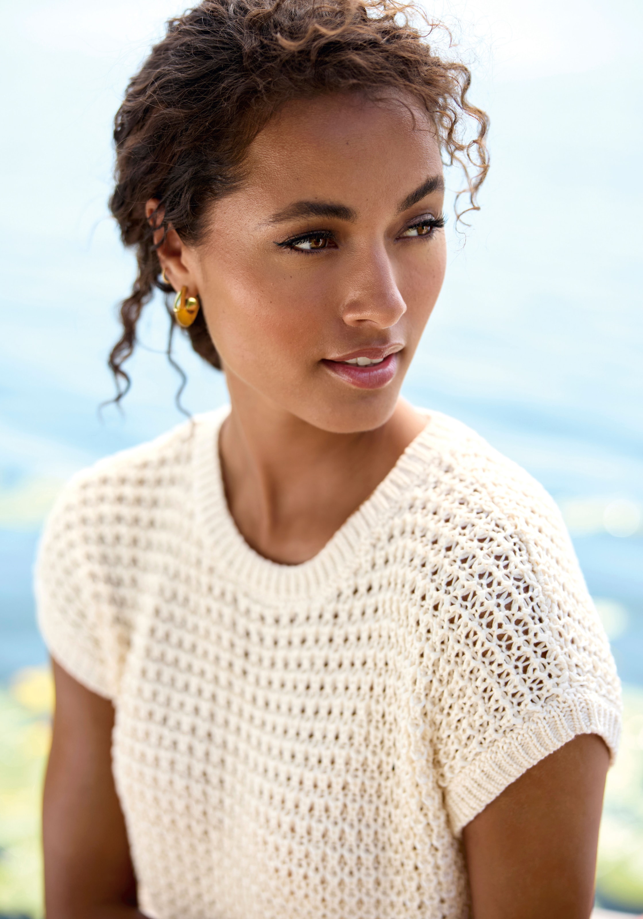 s.Oliver Kurzarmpullover mit weitem Rundhalsausschnitt und sommerlich, elegantem Strick