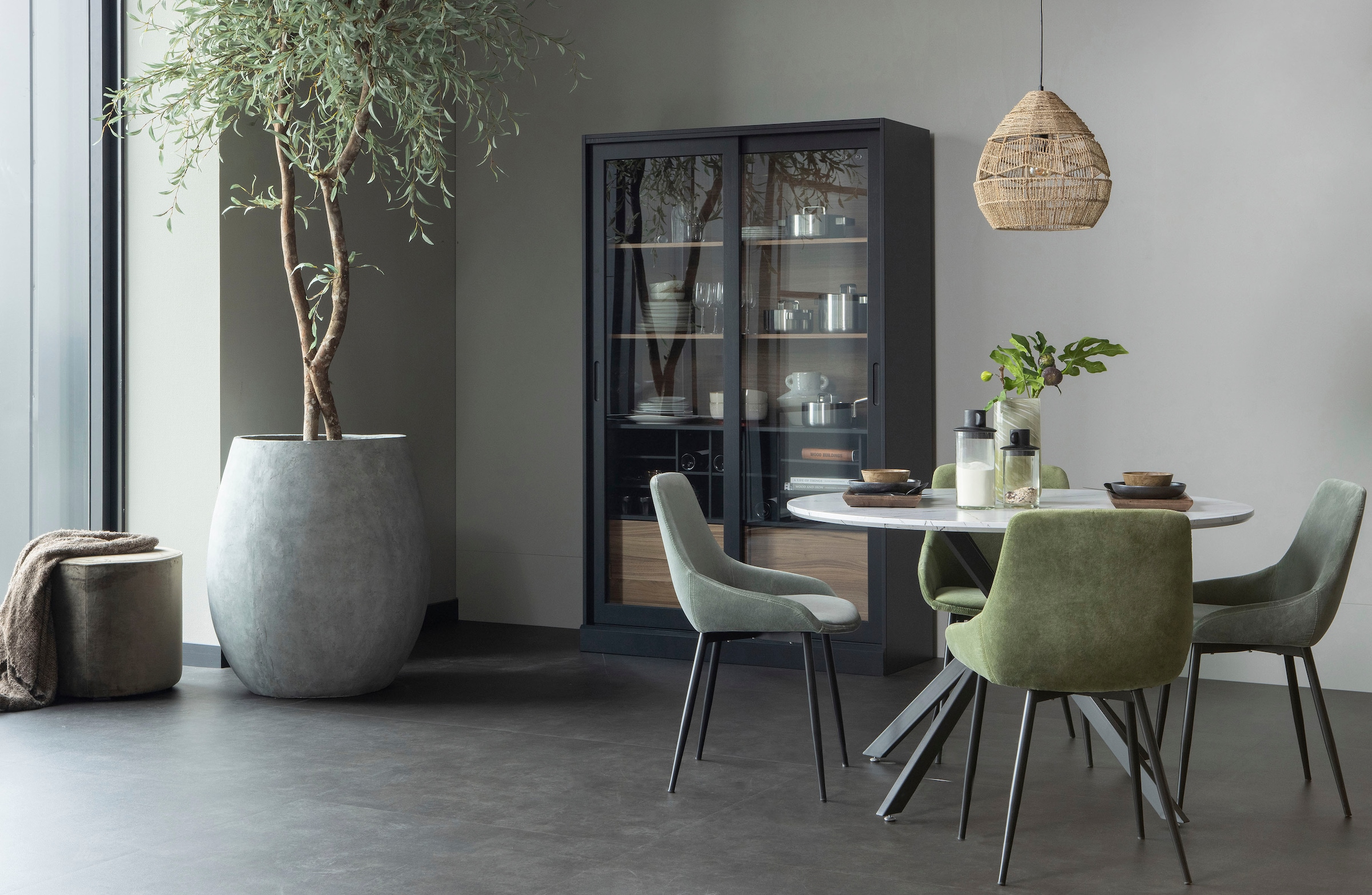 WOOOD Vitrine »James« mit Glas, viel Stauraum, H 200 cm x B 125 cm