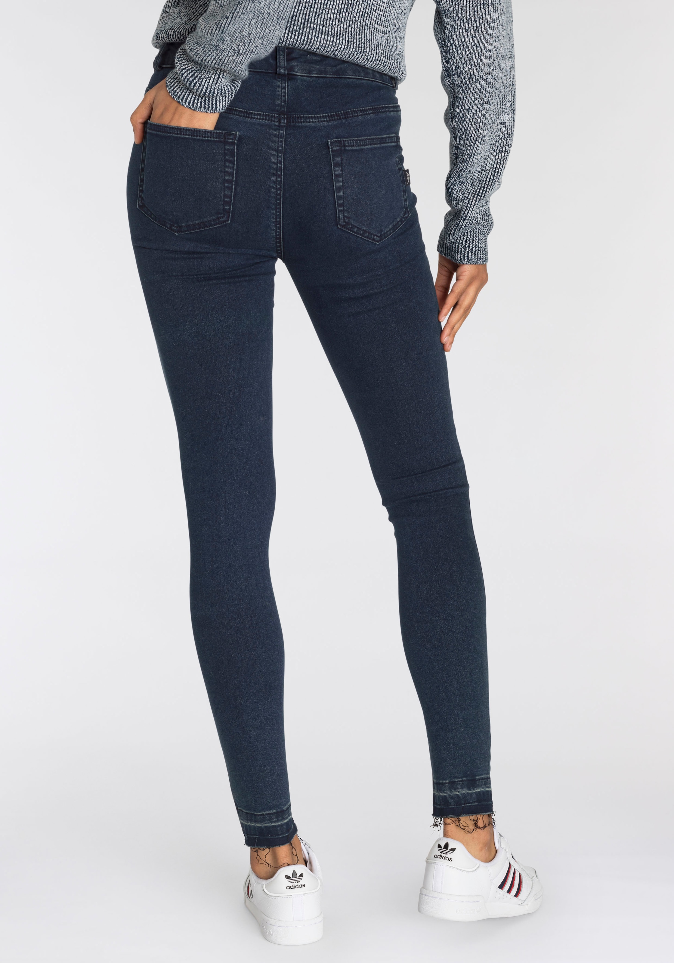 Arizona Skinny-fit-Jeans »Ultra Stretch«, High Waist mit offenem Saum  online bei OTTO