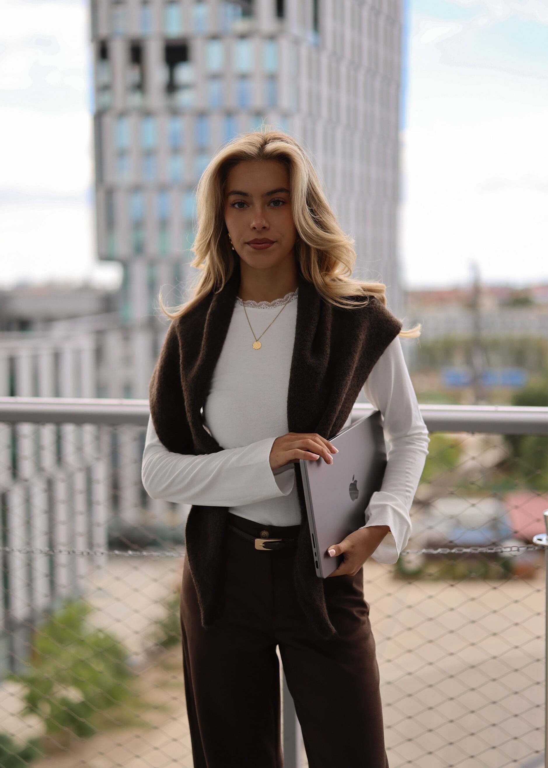 SASSYCLASSY Langarmshirt »Langarmshirt mit Spitzeneinsatz« Oberteil mit Spitzeneinsatz in Offwhite