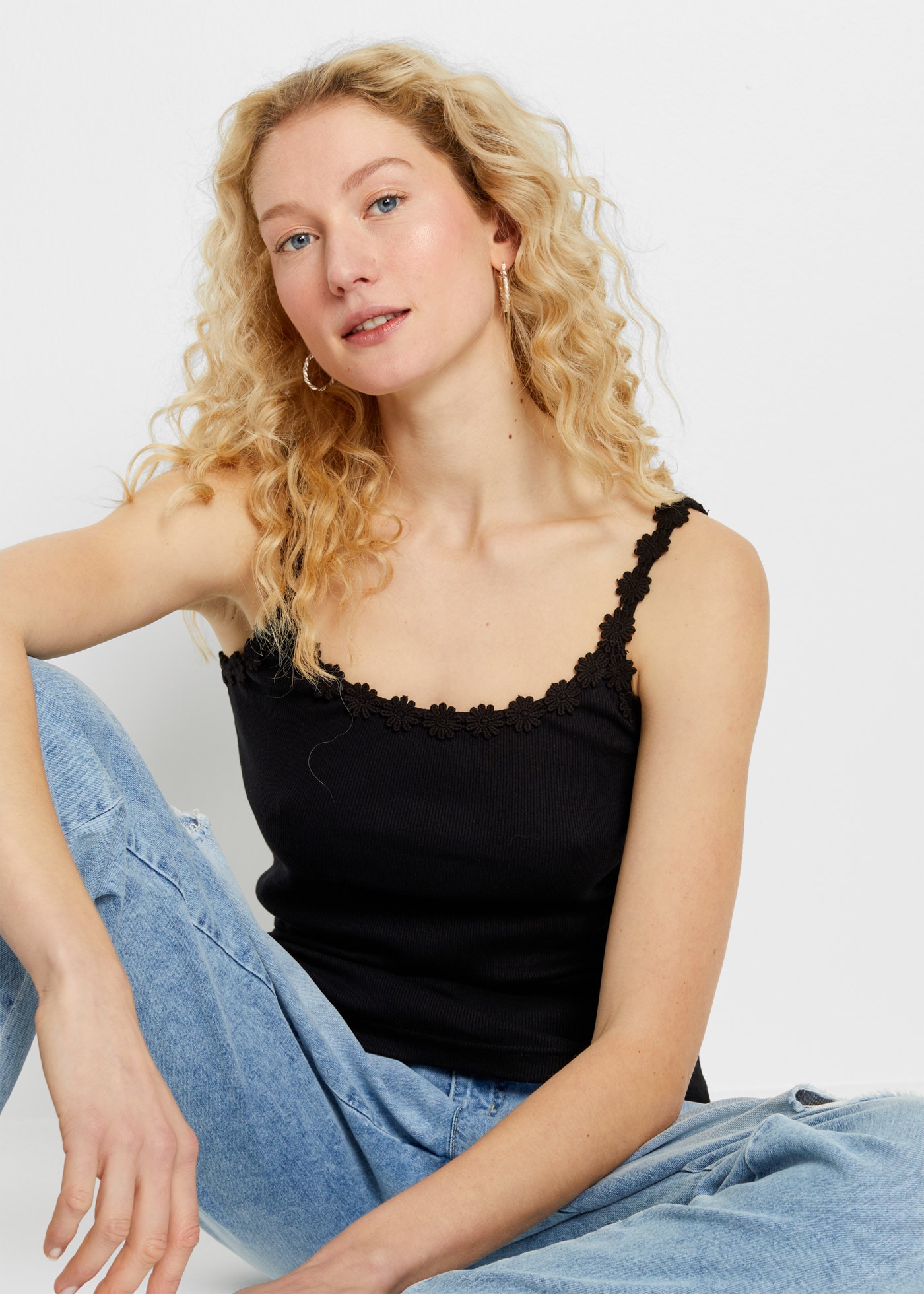 bonprix Shirttop Packung, 2 modischer Stil, Slim fit Passform, ohne Ärmel, mit Spitzenborte