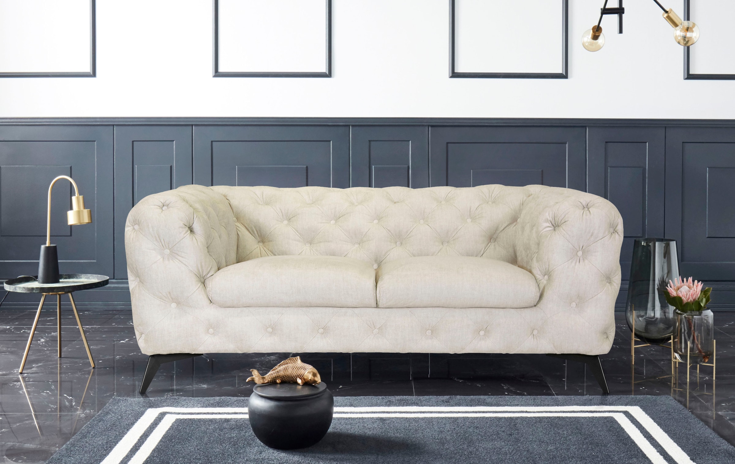 Leonique Chesterfield-Sofa »Glynis«, aufwändige Knopfheftung, moderne Chesterfield Optik, Fußfarbe wählbar