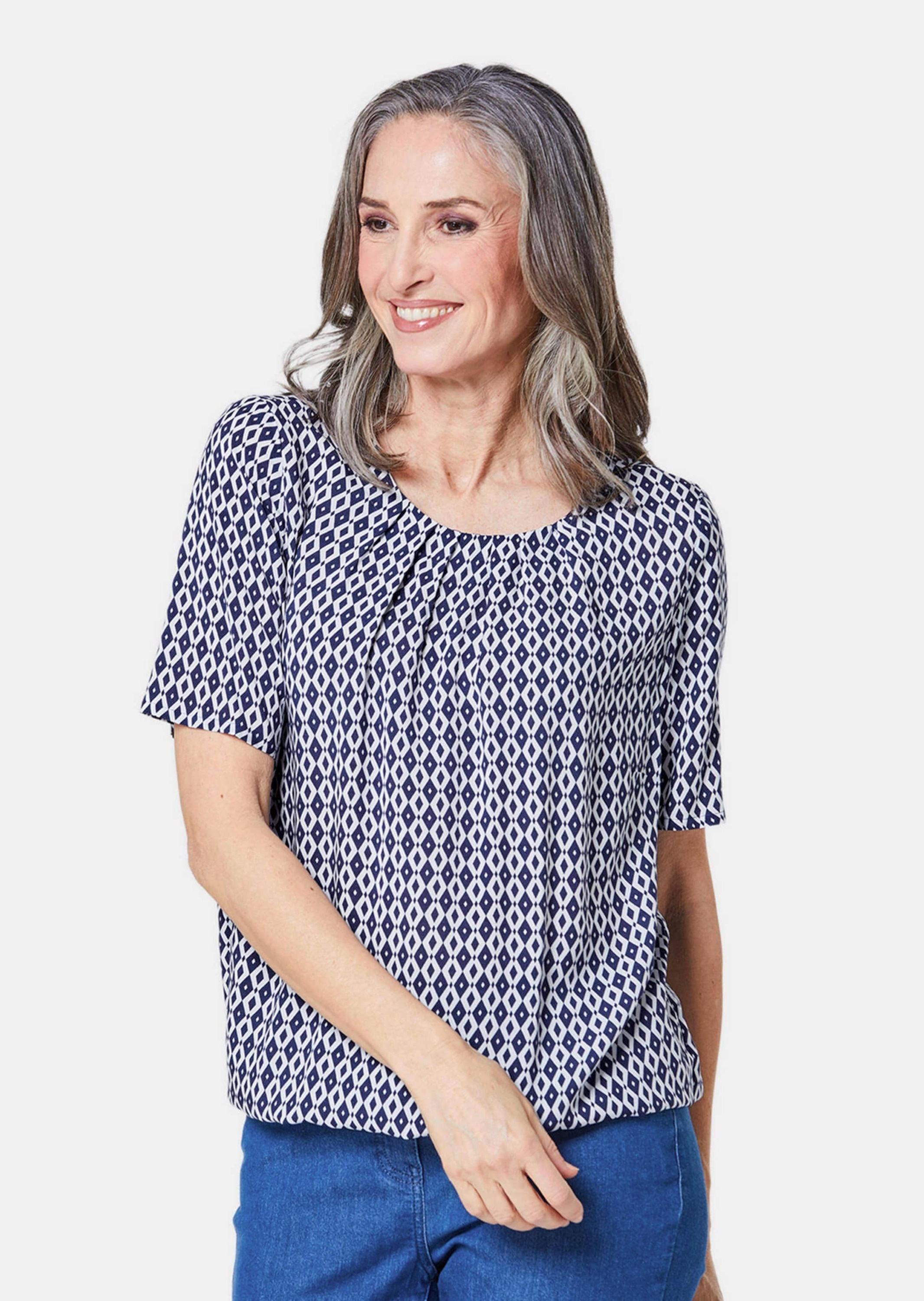 GOLDNER Druckbluse »Kurzgröße Farbbrillante Druckbluse mit liebevollen Details«