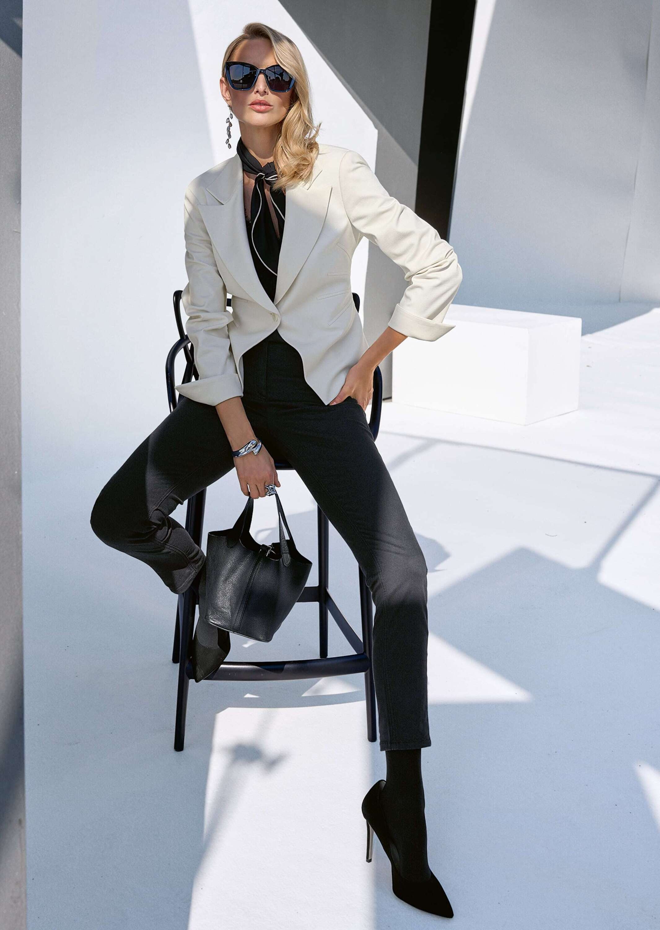 MADELEINE Jerseyblazer »Blazer Kurzer Jersey-Blazer mit Ziernähten«