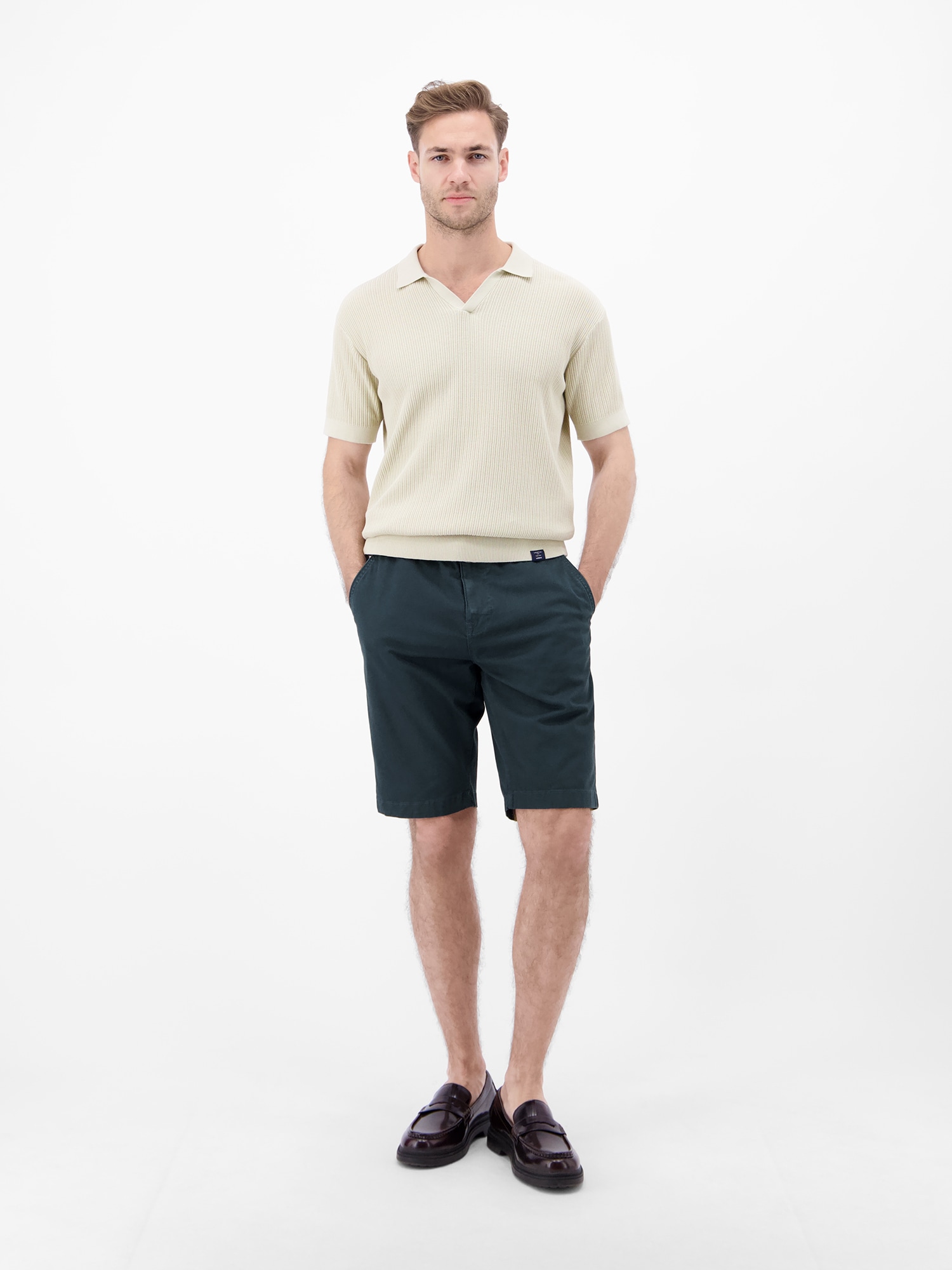 LERROS Chinoshorts »Bequeme Chino-Bermuda mit Gürtel und Minimalprint«  Leichte Sommershorts aus 98% Baumwolle und 2% Elasthan, mit 4 Taschen