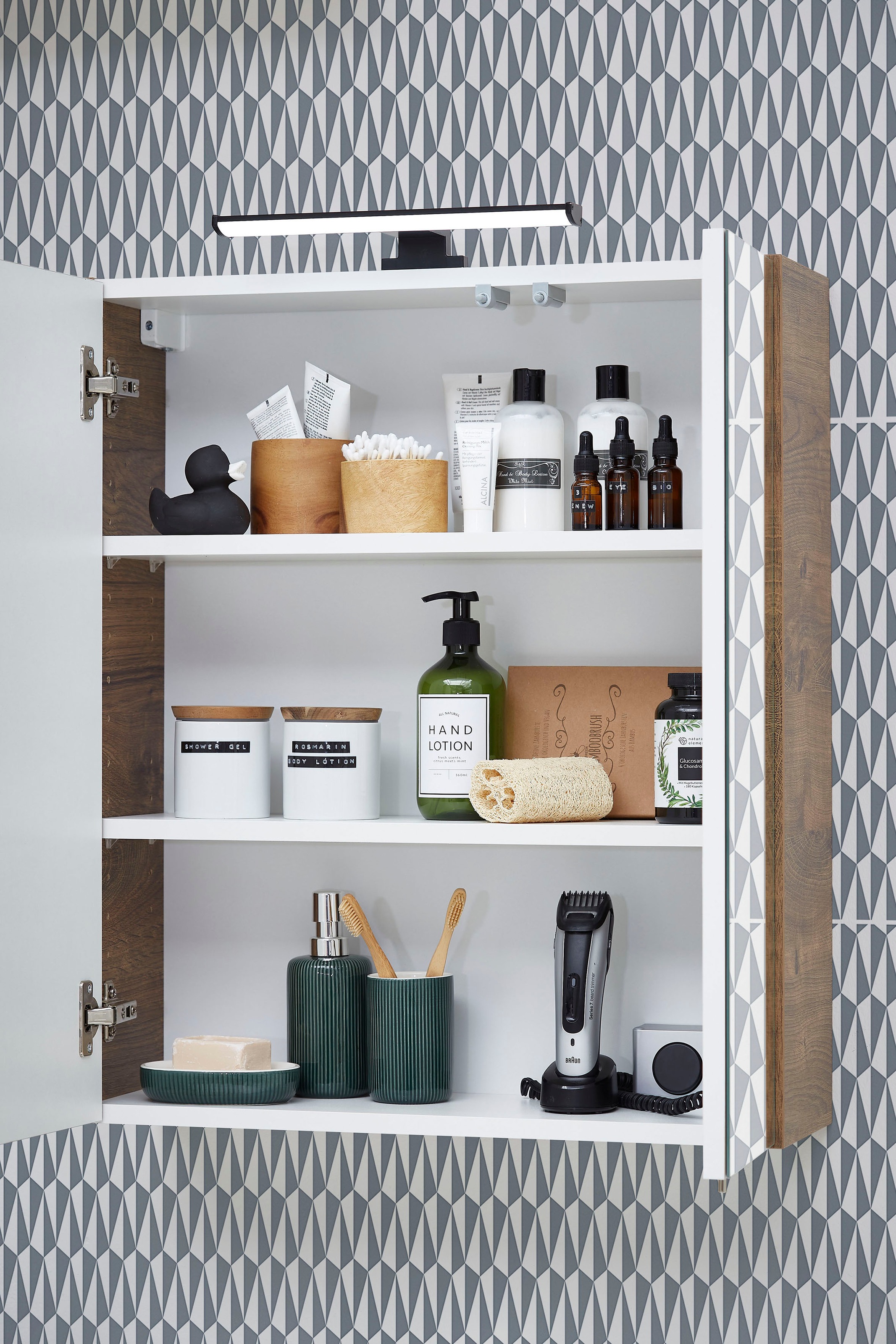 Saphir Spiegelschrank »Quickset 374 Badschrank, 2 Spiegeltüren, 2 Einlegeböden, 60 cm breit«, inkl. LED-Beleuchtung, Türdämpfer, Schalter-/Steckdosenkombination