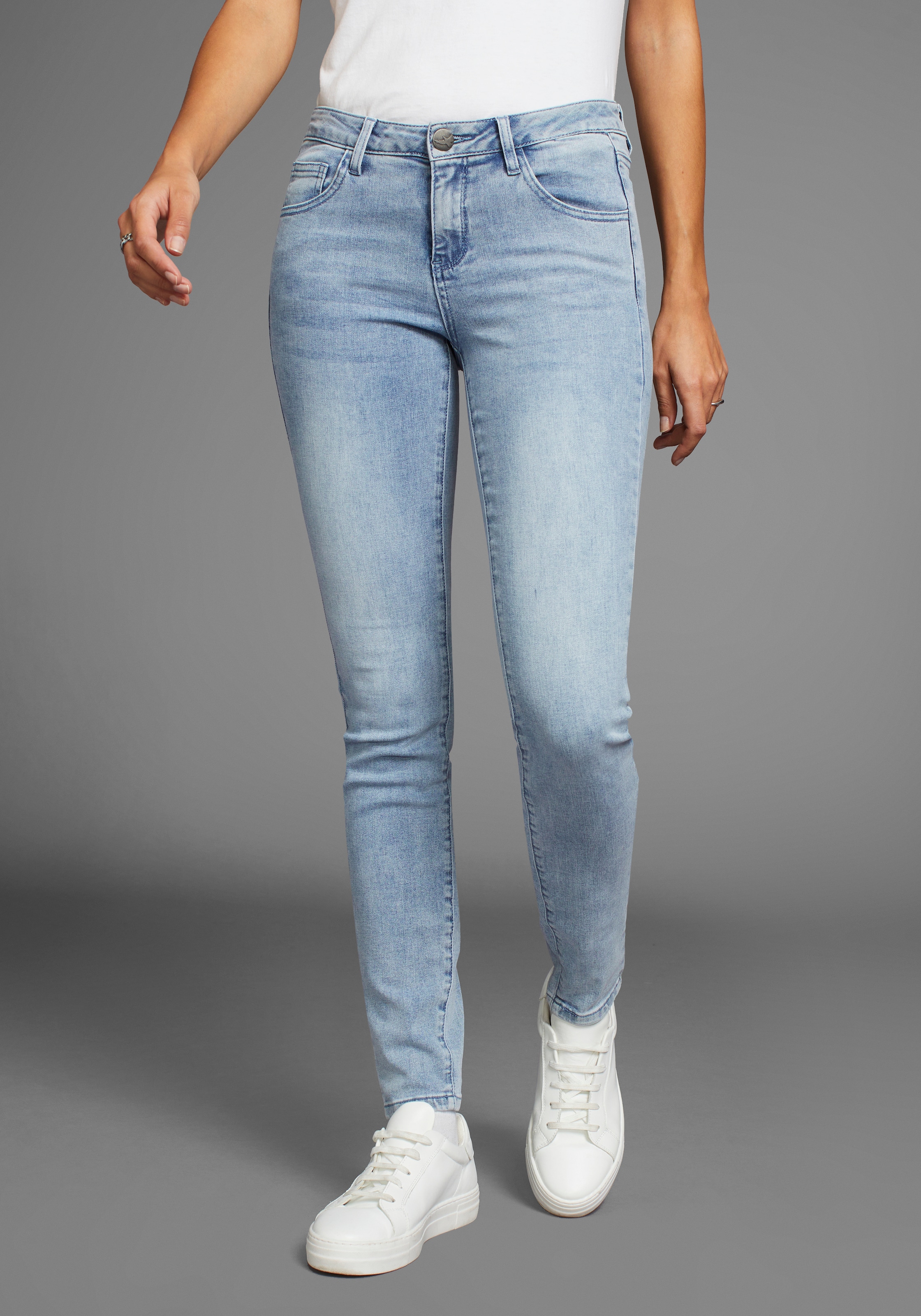 Arizona Skinny-fit-Jeans »Ultra-Stretch«, extra-enger Beinverlauf, normale Leibhöhe, mit Eingrifftaschen