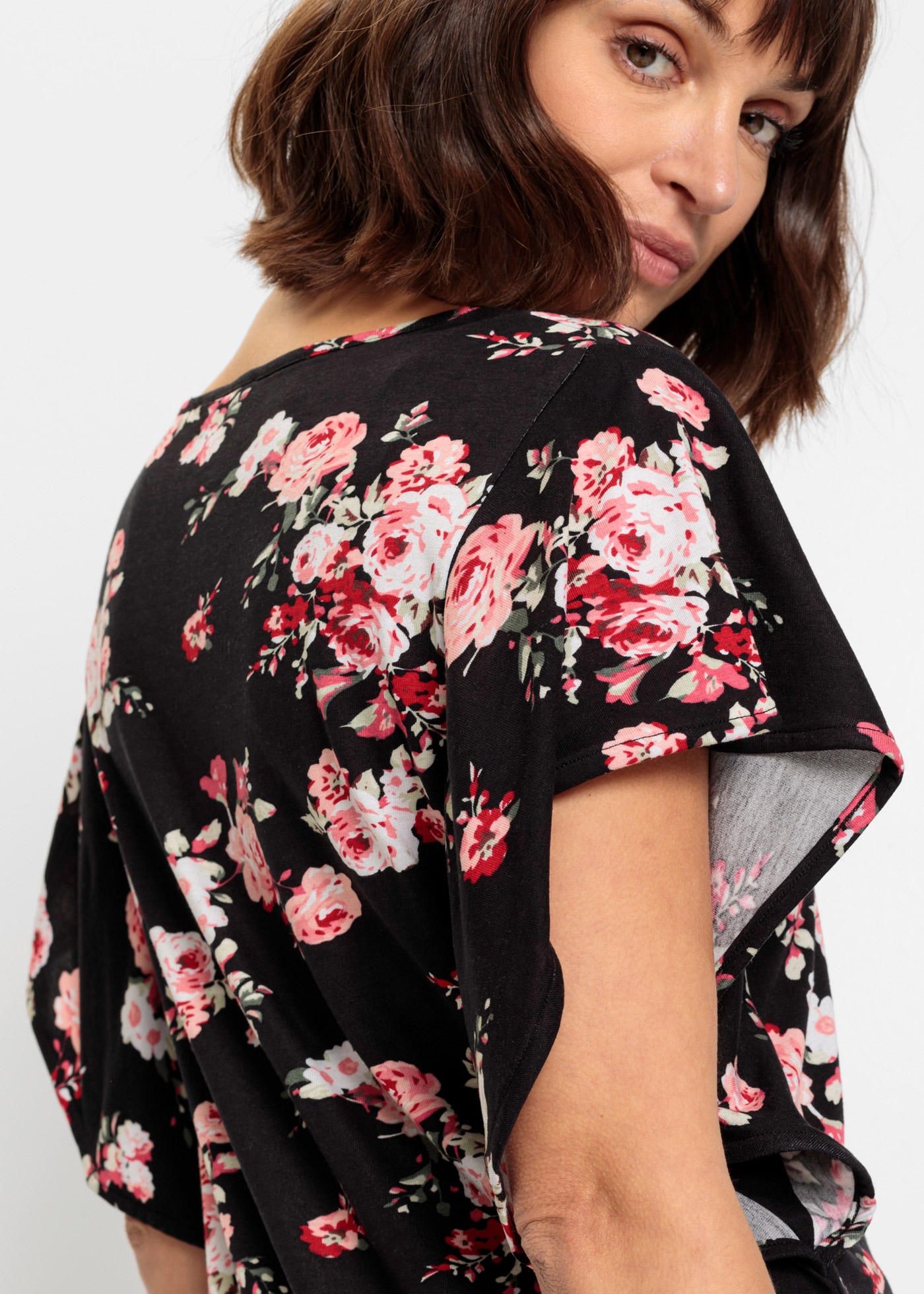 bonprix T-Shirt geblumt, mit Fledermausärmeln